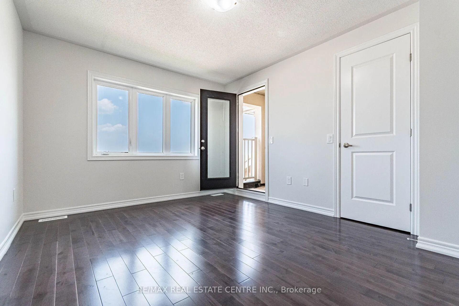 Photo 33 of 31 Bayonne Drive, Hamilton, Stoney Creek — HOMEH