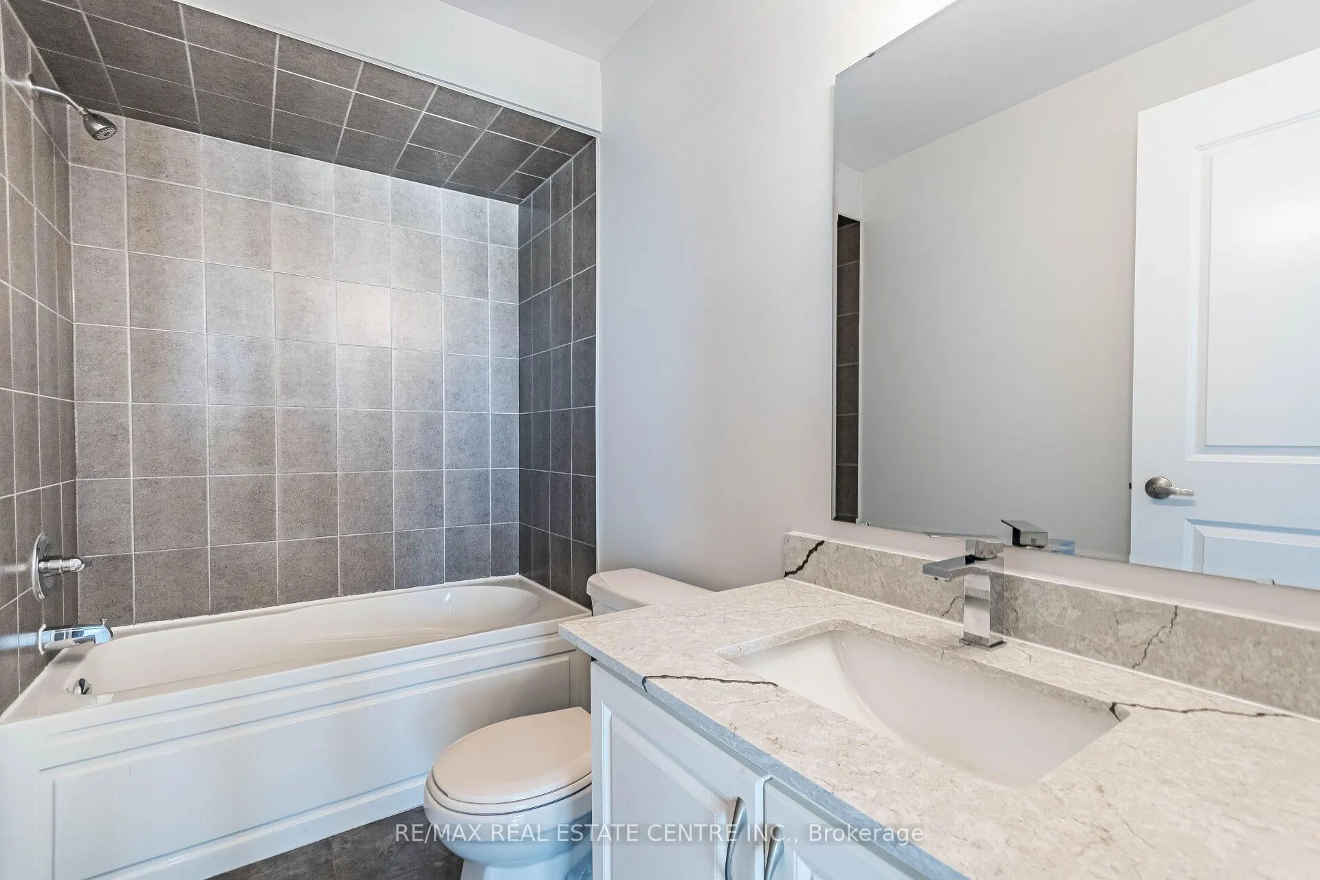 Photo 34 of 31 Bayonne Drive, Hamilton, Stoney Creek — HOMEH