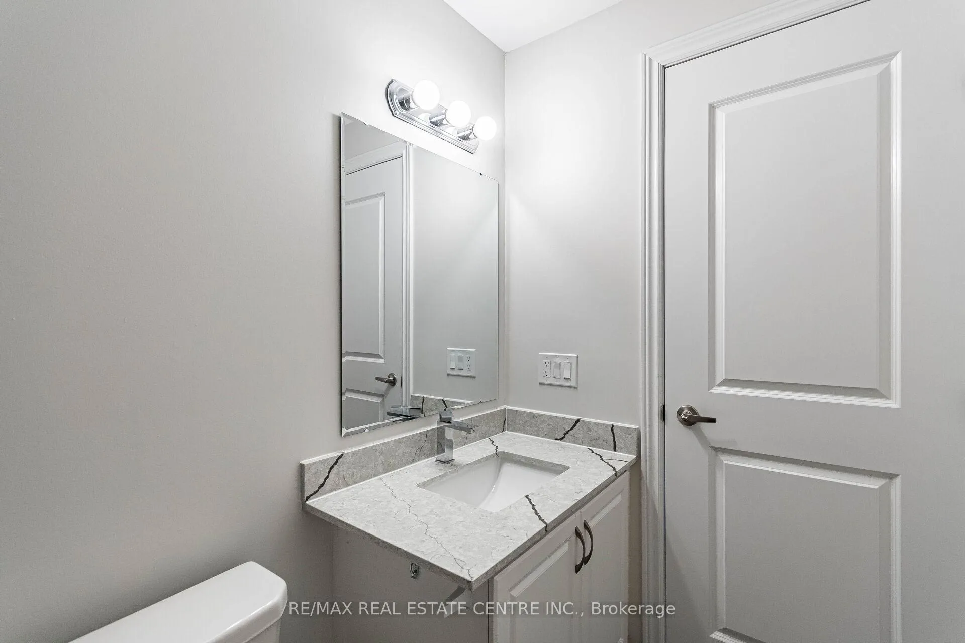 Photo 35 of 31 Bayonne Drive, Hamilton, Stoney Creek — HOMEH