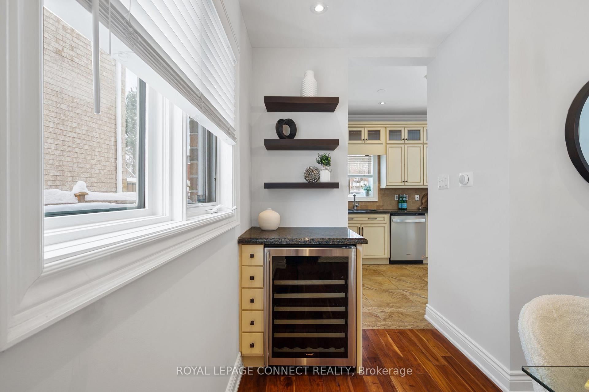 Photo 10 of 95 Pinnacle Trail, Aurora, Bayview Wellington — HOMEH