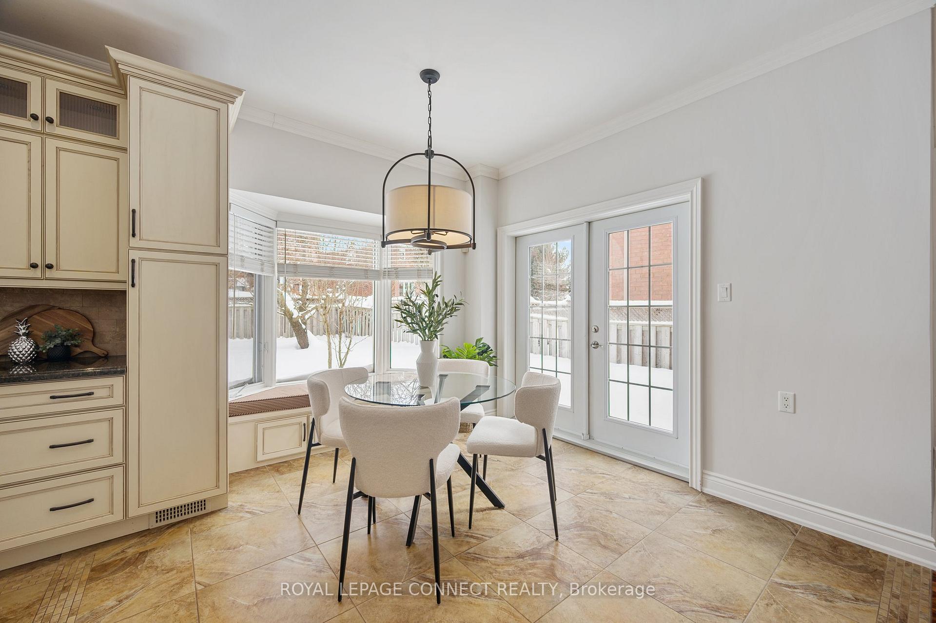 Photo 16 of 95 Pinnacle Trail, Aurora, Bayview Wellington — HOMEH