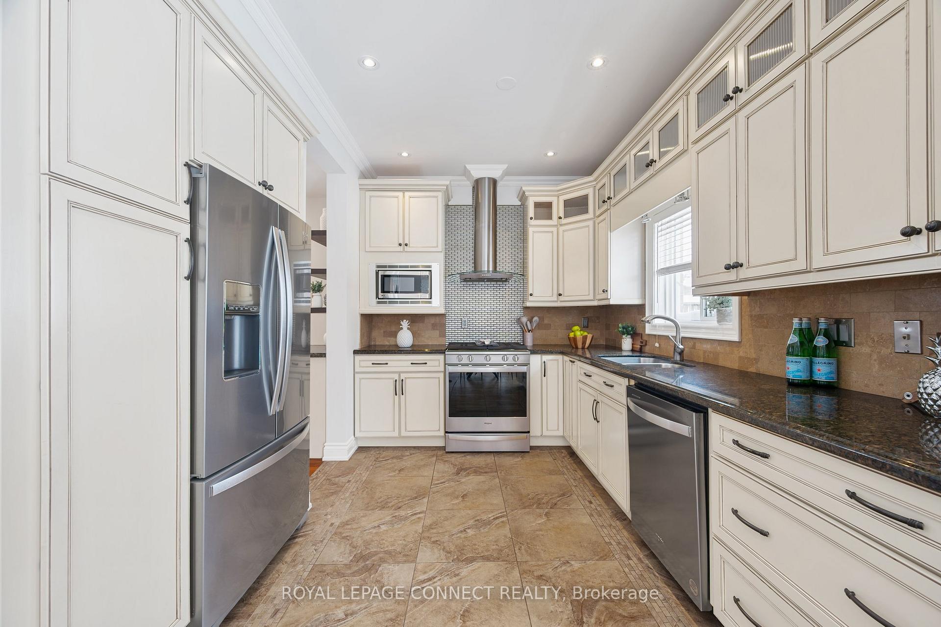 Photo 18 of 95 Pinnacle Trail, Aurora, Bayview Wellington — HOMEH