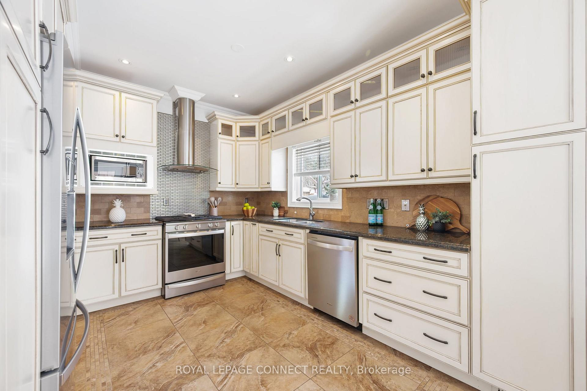 Photo 19 of 95 Pinnacle Trail, Aurora, Bayview Wellington — HOMEH