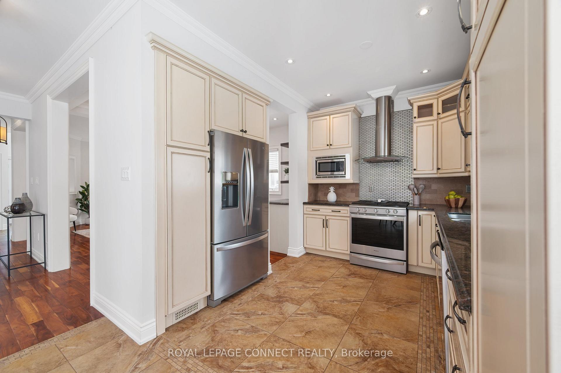 Photo 20 of 95 Pinnacle Trail, Aurora, Bayview Wellington — HOMEH