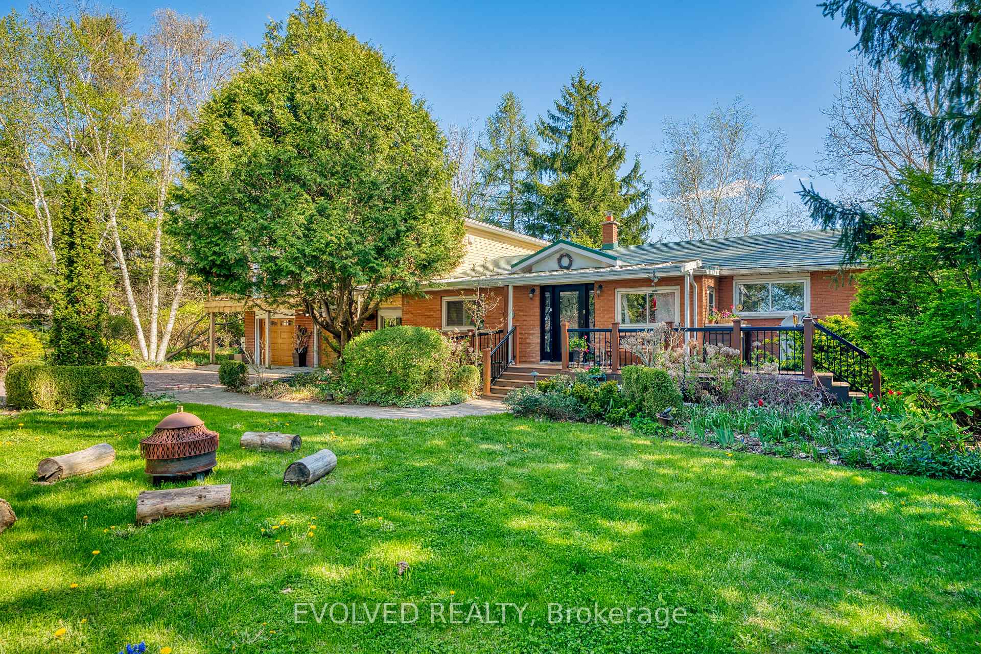 Photo 4 of 1336 Safari Road, Hamilton, Rural Flamborough — HOMEH