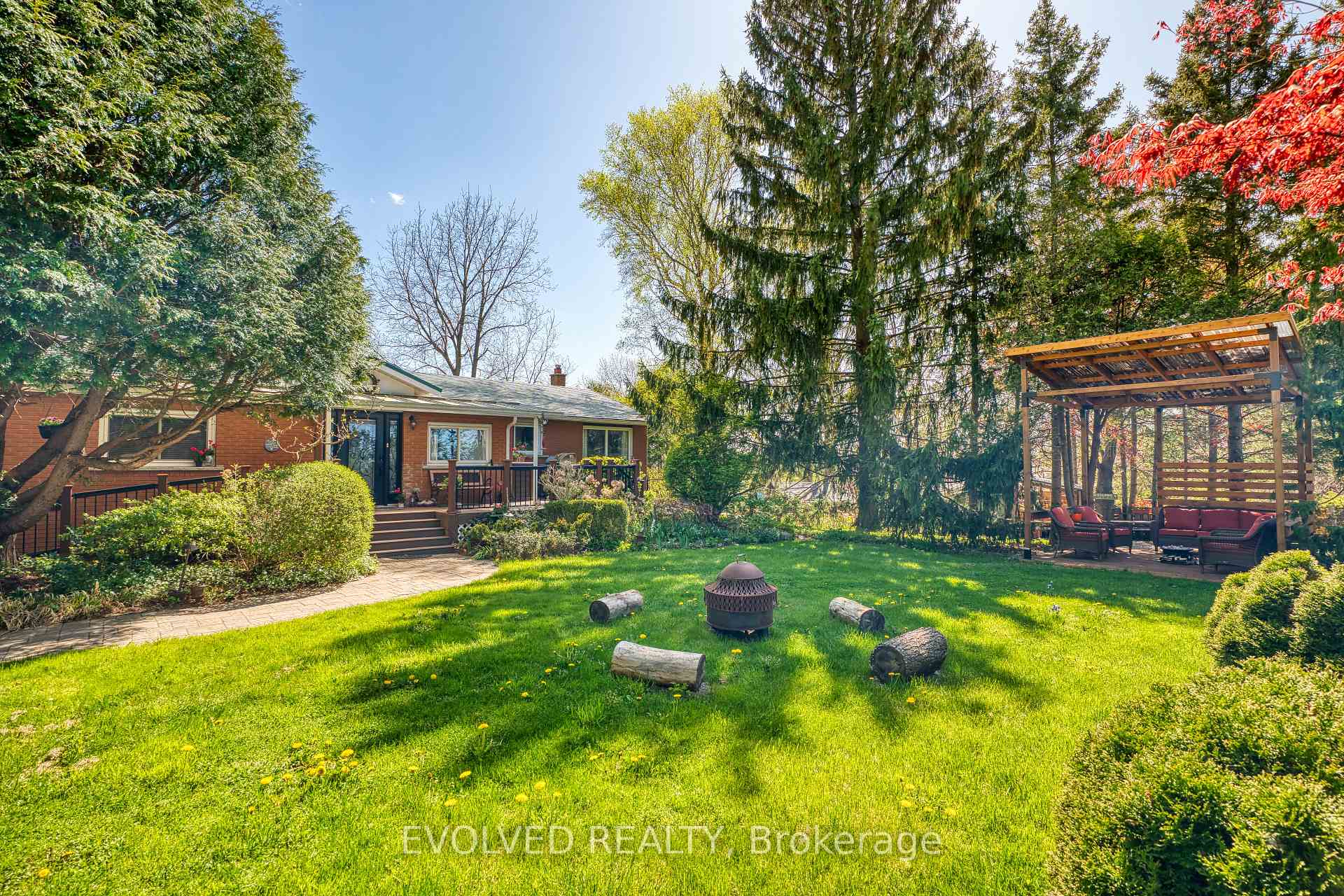 Photo 5 of 1336 Safari Road, Hamilton, Rural Flamborough — HOMEH