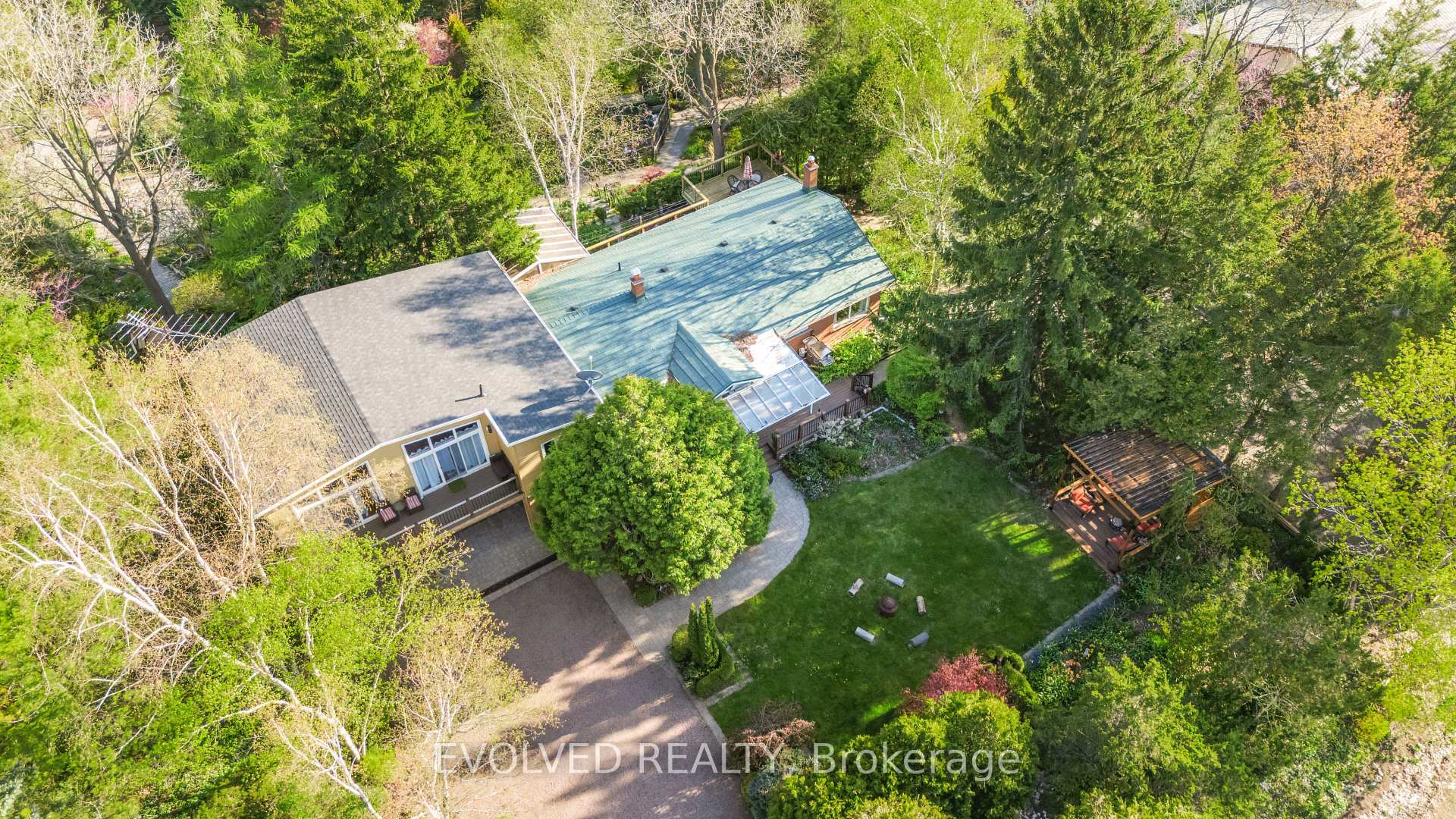 Photo 7 of 1336 Safari Road, Hamilton, Rural Flamborough — HOMEH