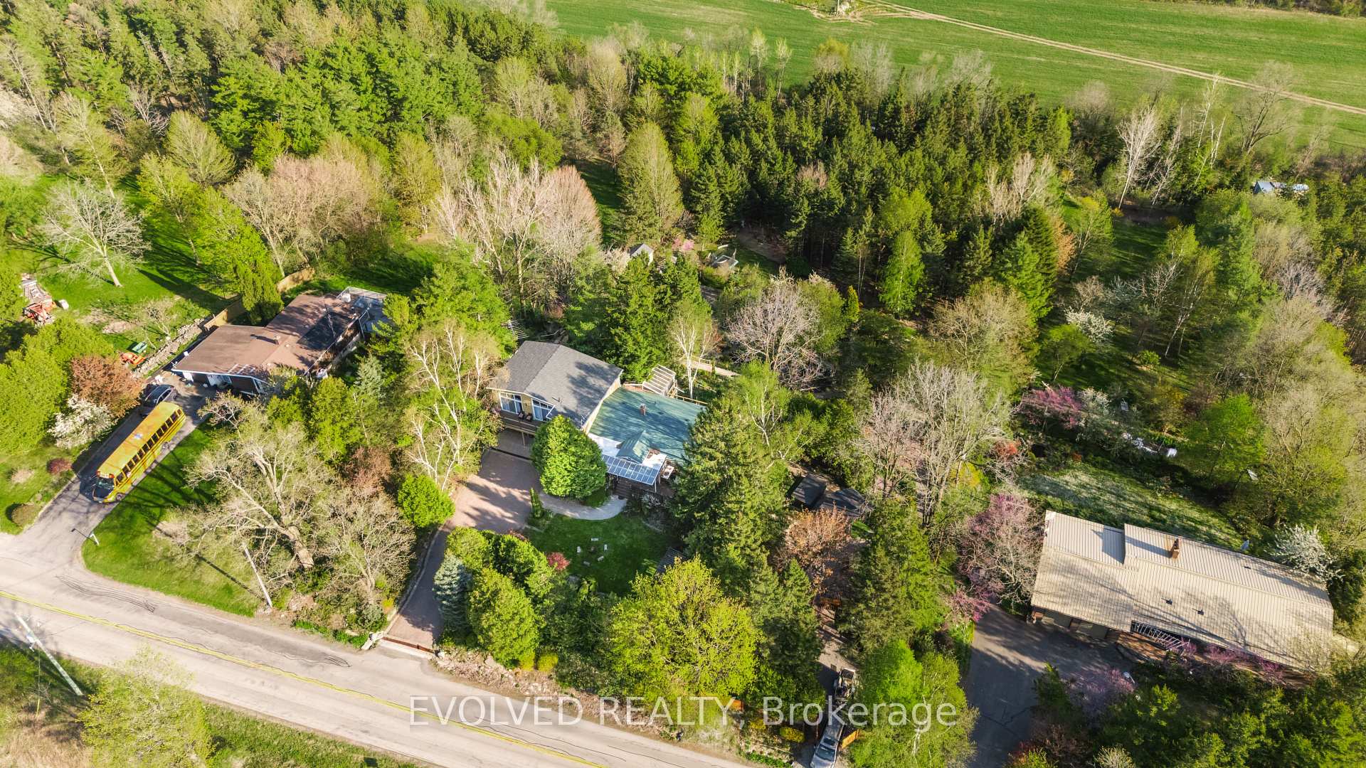 Photo 8 of 1336 Safari Road, Hamilton, Rural Flamborough — HOMEH