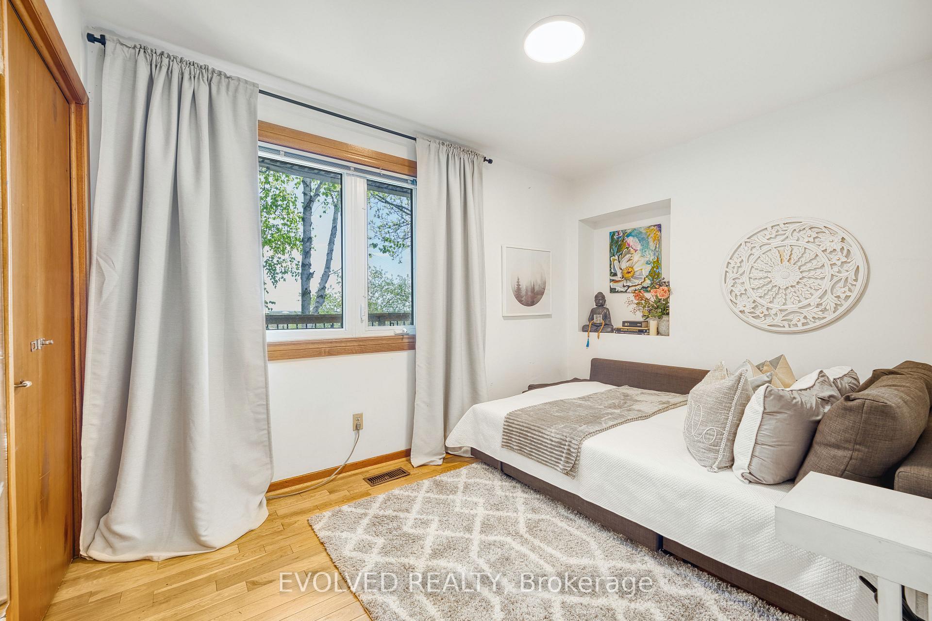 Photo 23 of 1336 Safari Road, Hamilton, Rural Flamborough — HOMEH