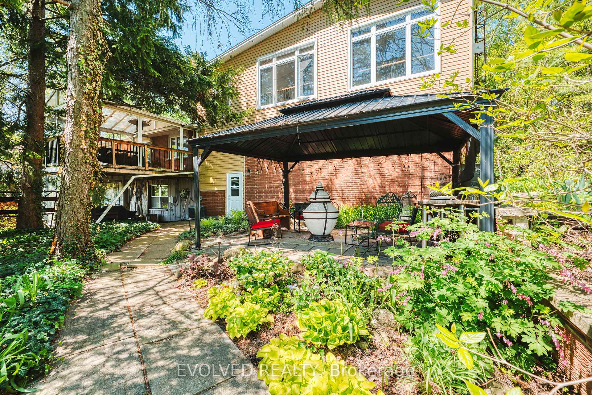 Photo 36 of 1336 Safari Road, Hamilton, Rural Flamborough — HOMEH