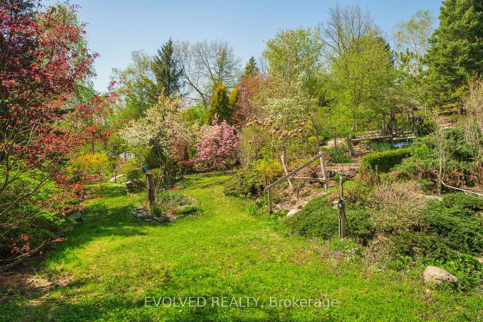 Photo 39 of 1336 Safari Road, Hamilton, Rural Flamborough — HOMEH