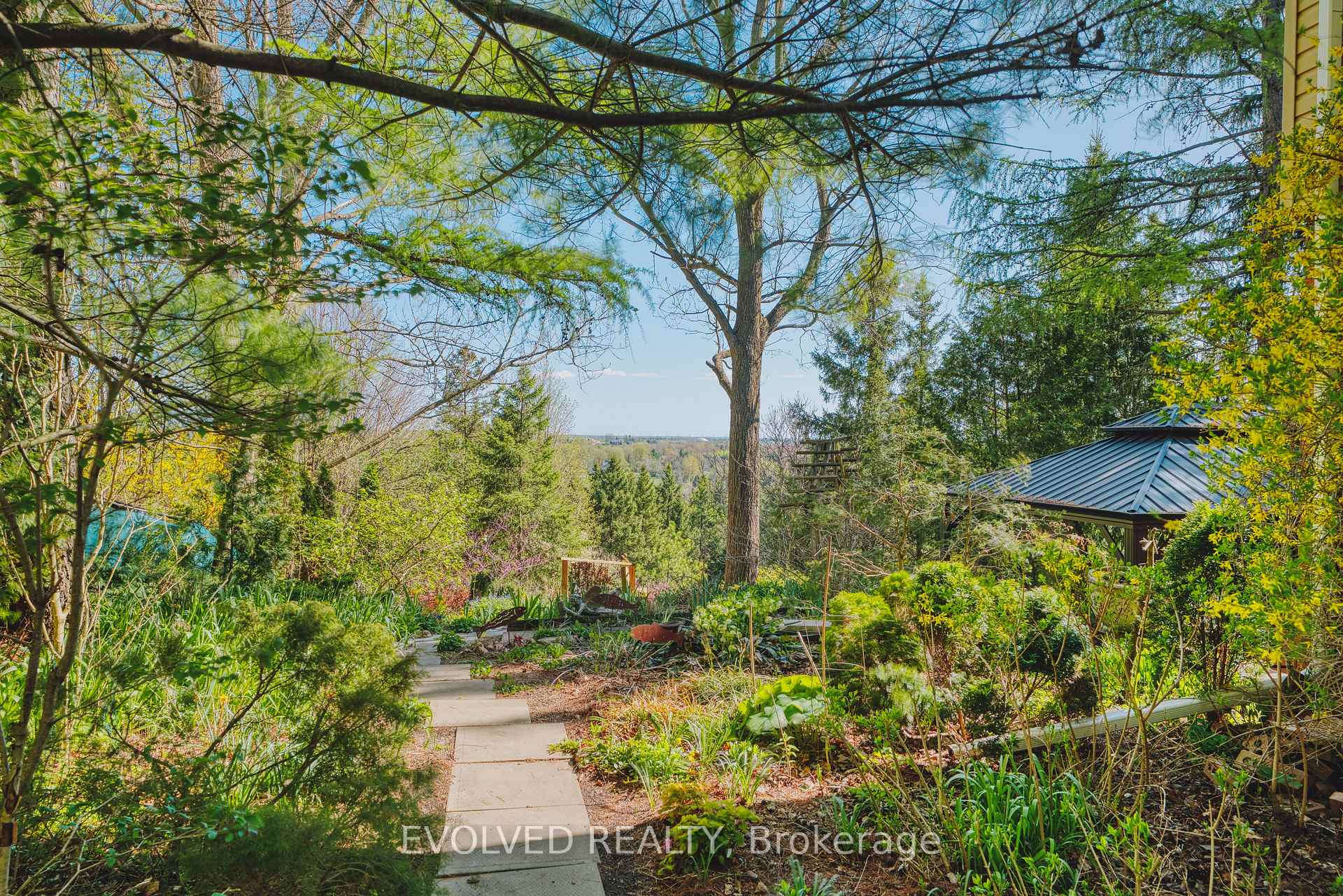 Photo 41 of 1336 Safari Road, Hamilton, Rural Flamborough — HOMEH