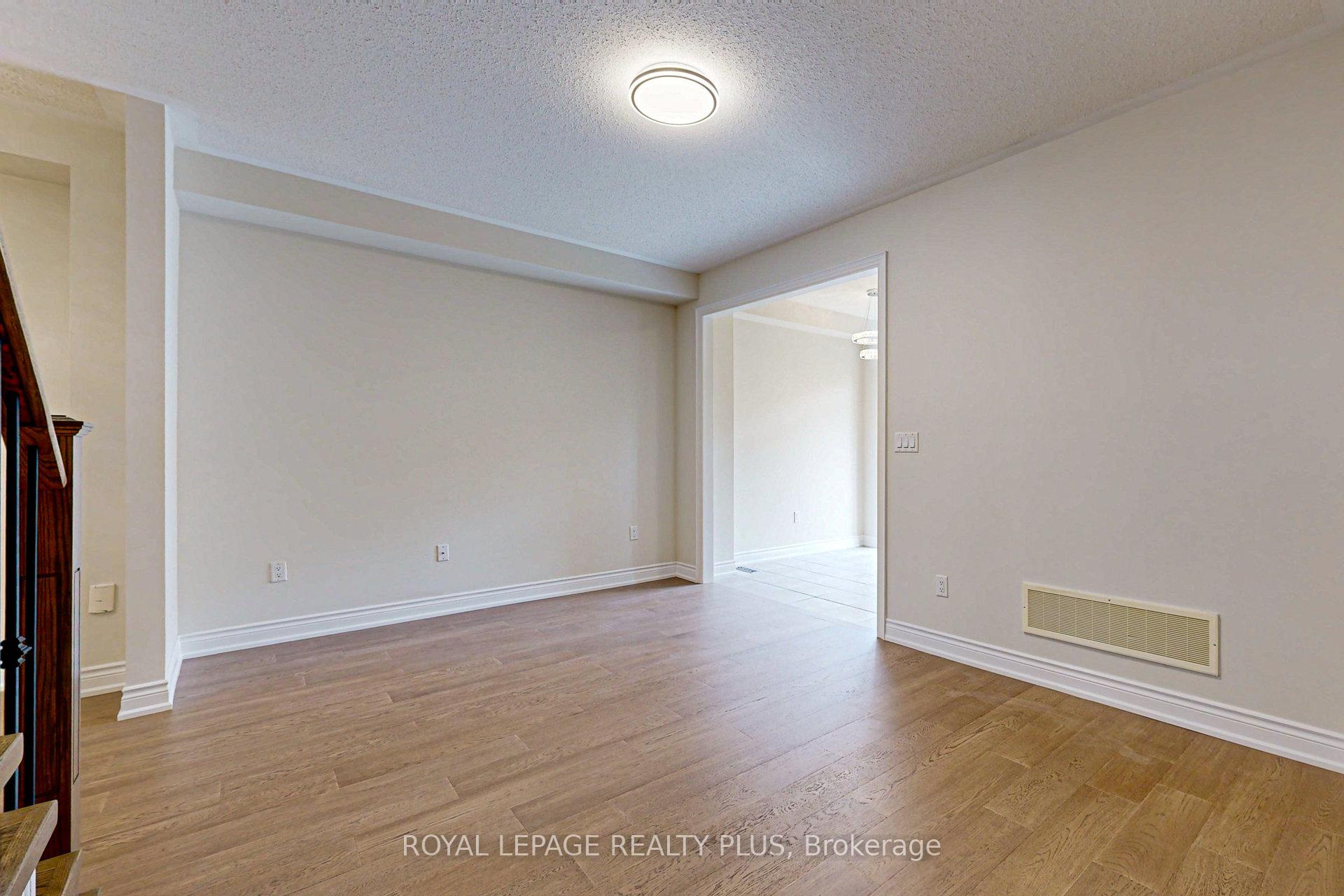 Photo 4 of 37 Teal Crest Circle, Brampton, Credit Valley — HOMEH