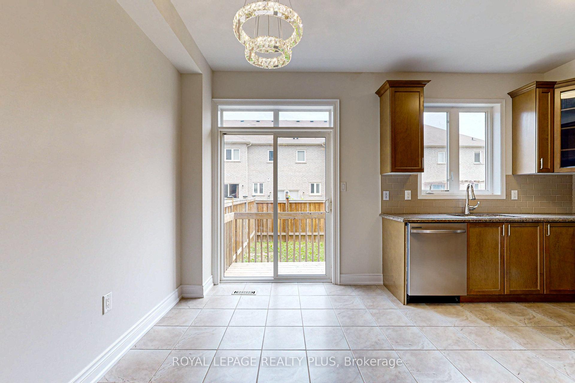 Photo 3 of 37 Teal Crest Circle, Brampton, Credit Valley — HOMEH