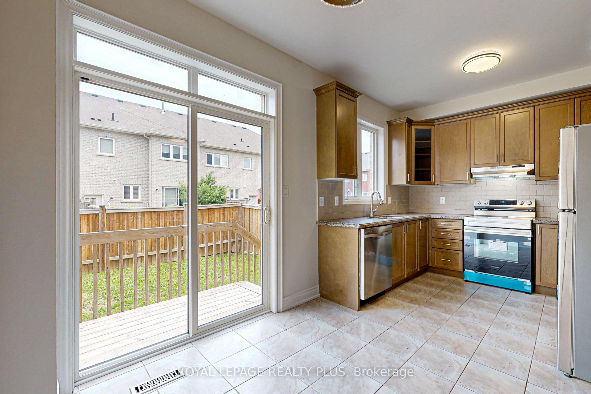 Photo 17 of 37 Teal Crest Circle, Brampton, Credit Valley — HOMEH
