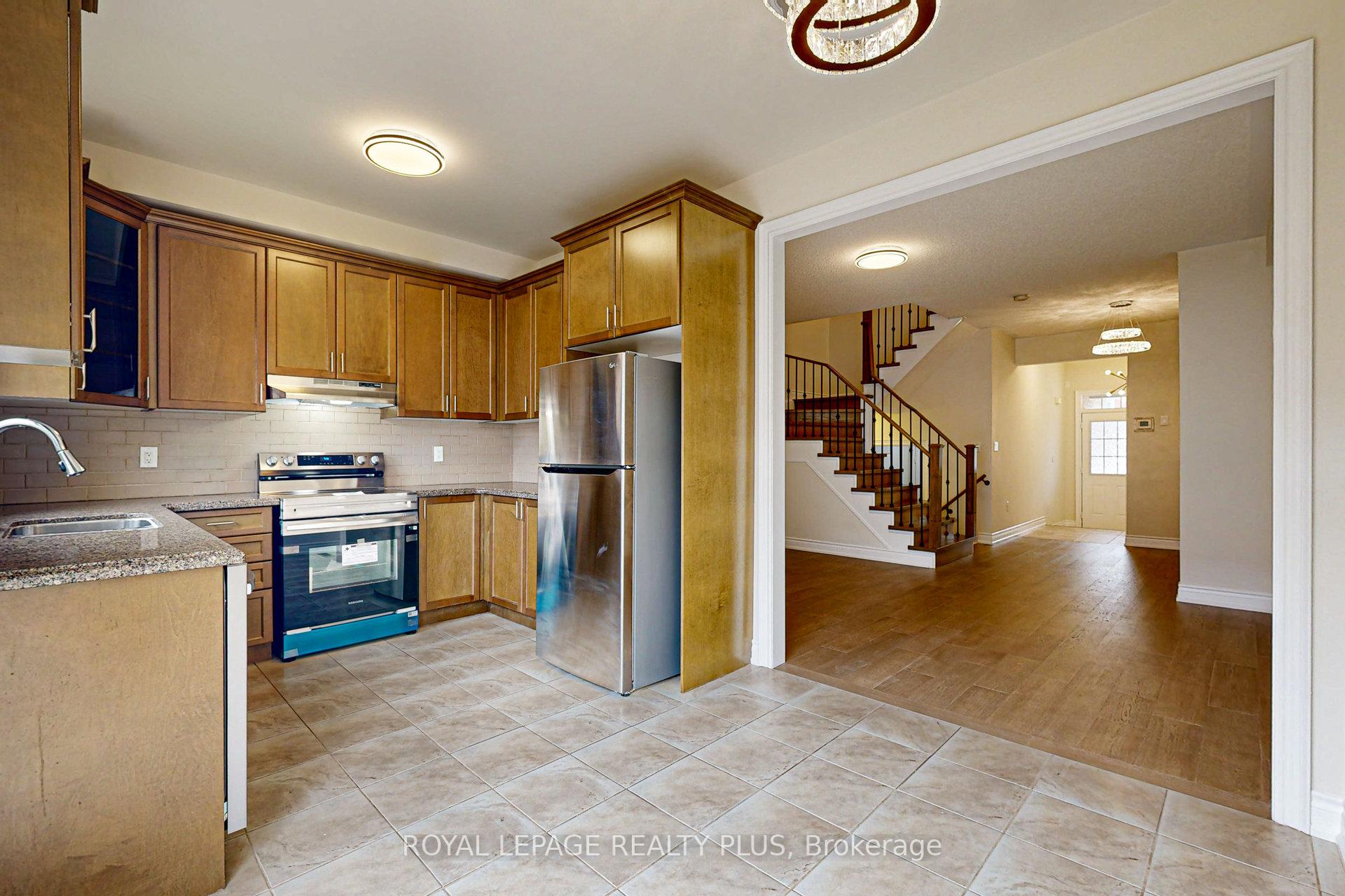 Photo 16 of 37 Teal Crest Circle, Brampton, Credit Valley — HOMEH