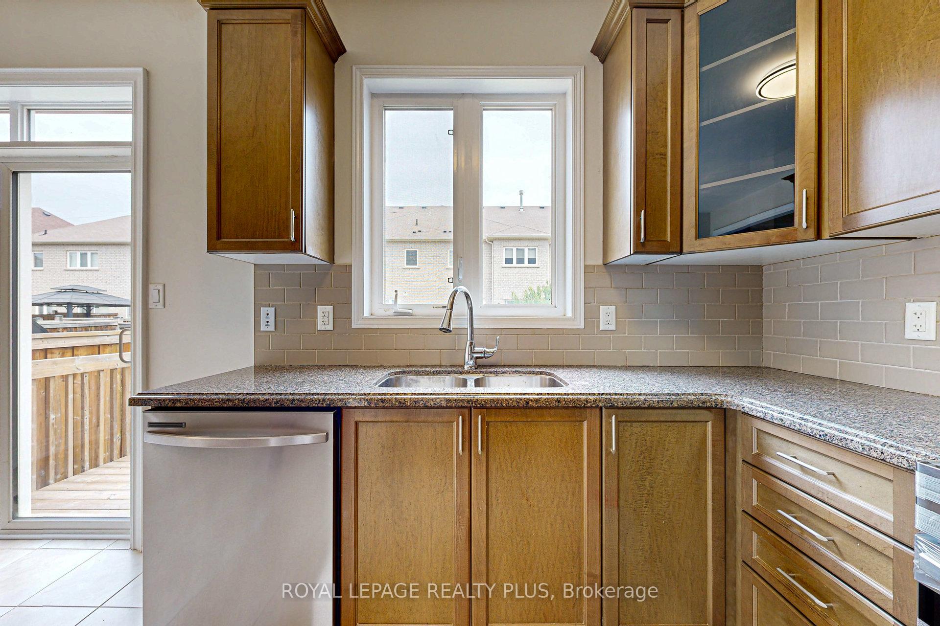 Photo 5 of 37 Teal Crest Circle, Brampton, Credit Valley — HOMEH