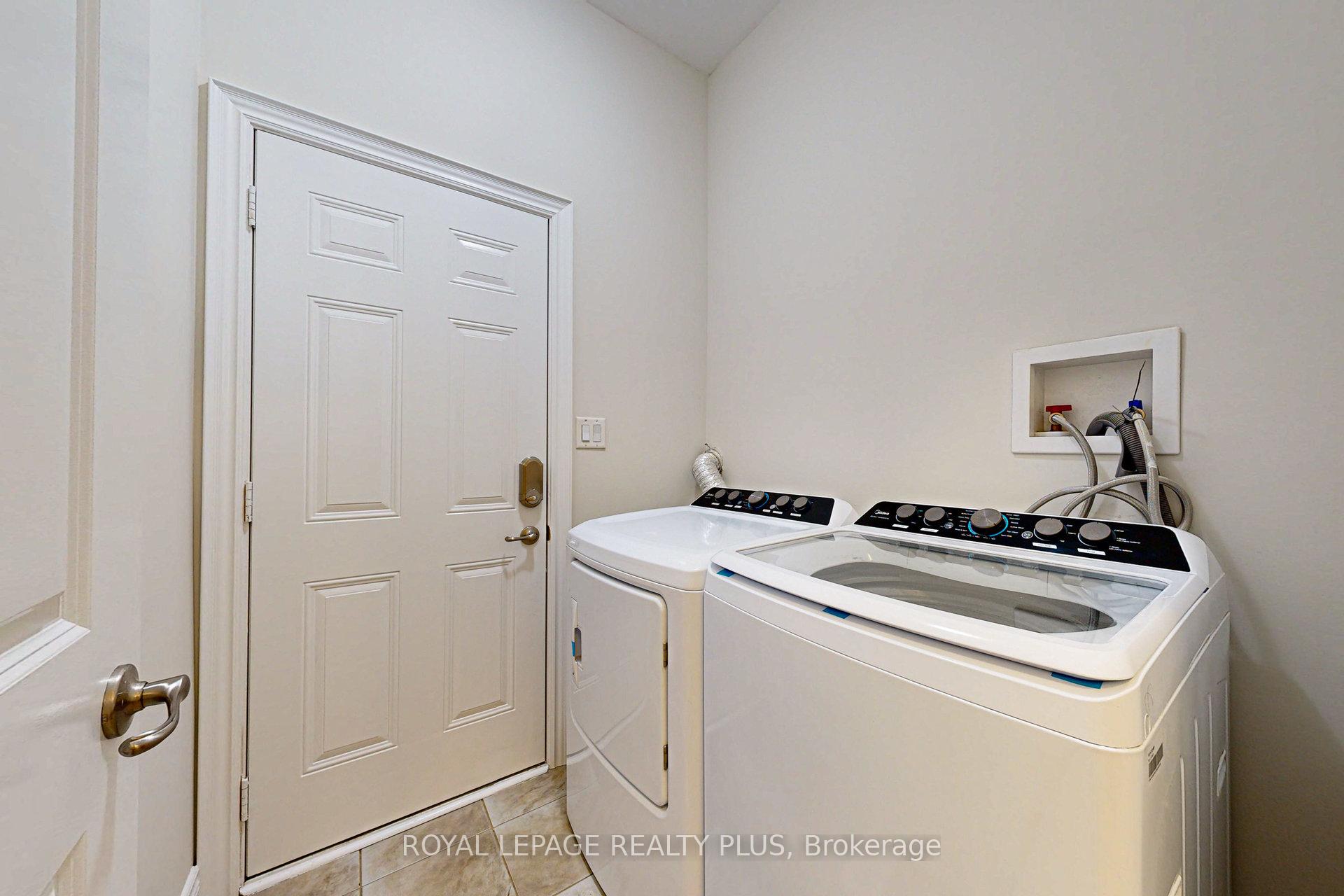 Photo 8 of 37 Teal Crest Circle, Brampton, Credit Valley — HOMEH