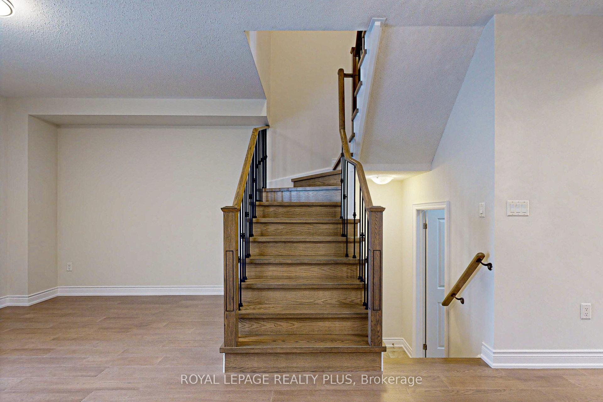 Photo 48 of 37 Teal Crest Circle, Brampton, Credit Valley — HOMEH