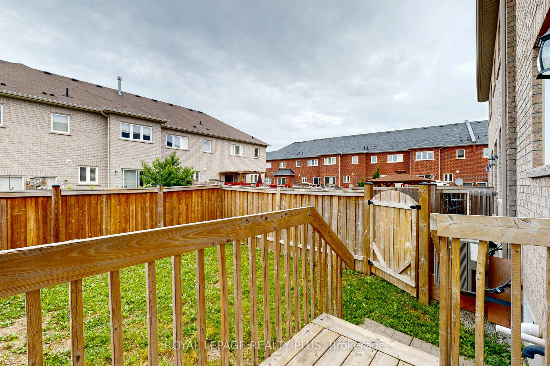 Photo 19 of 37 Teal Crest Circle, Brampton, Credit Valley — HOMEH