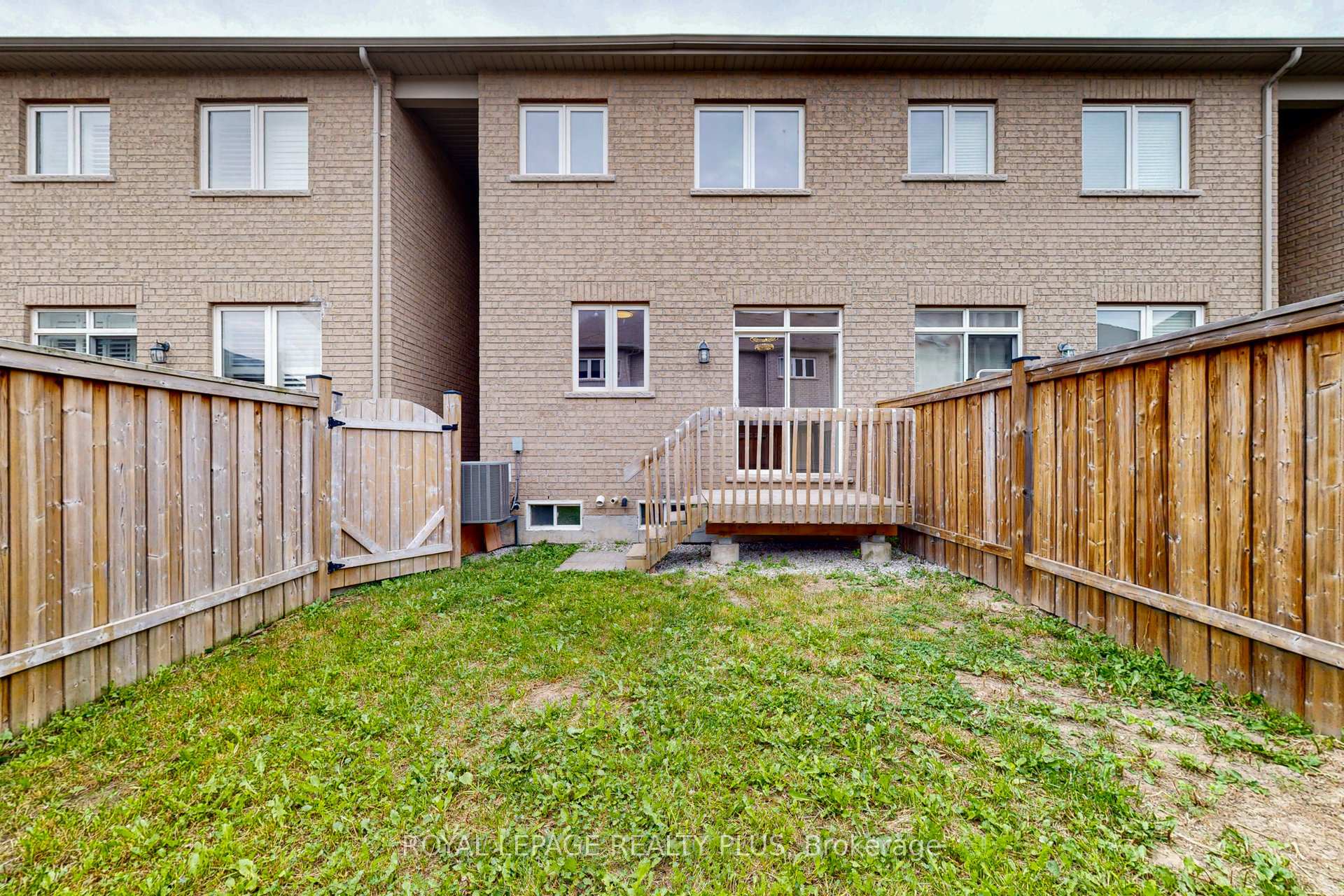 Photo 38 of 37 Teal Crest Circle, Brampton, Credit Valley — HOMEH