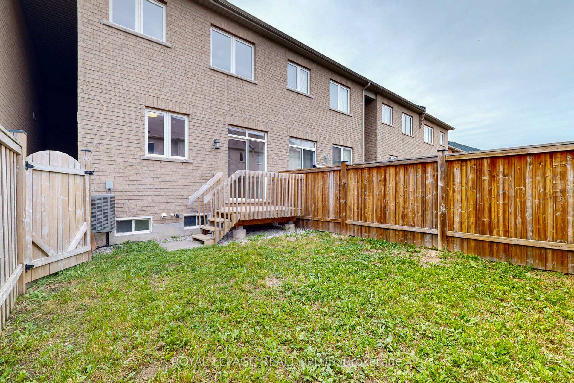 Photo 39 of 37 Teal Crest Circle, Brampton, Credit Valley — HOMEH
