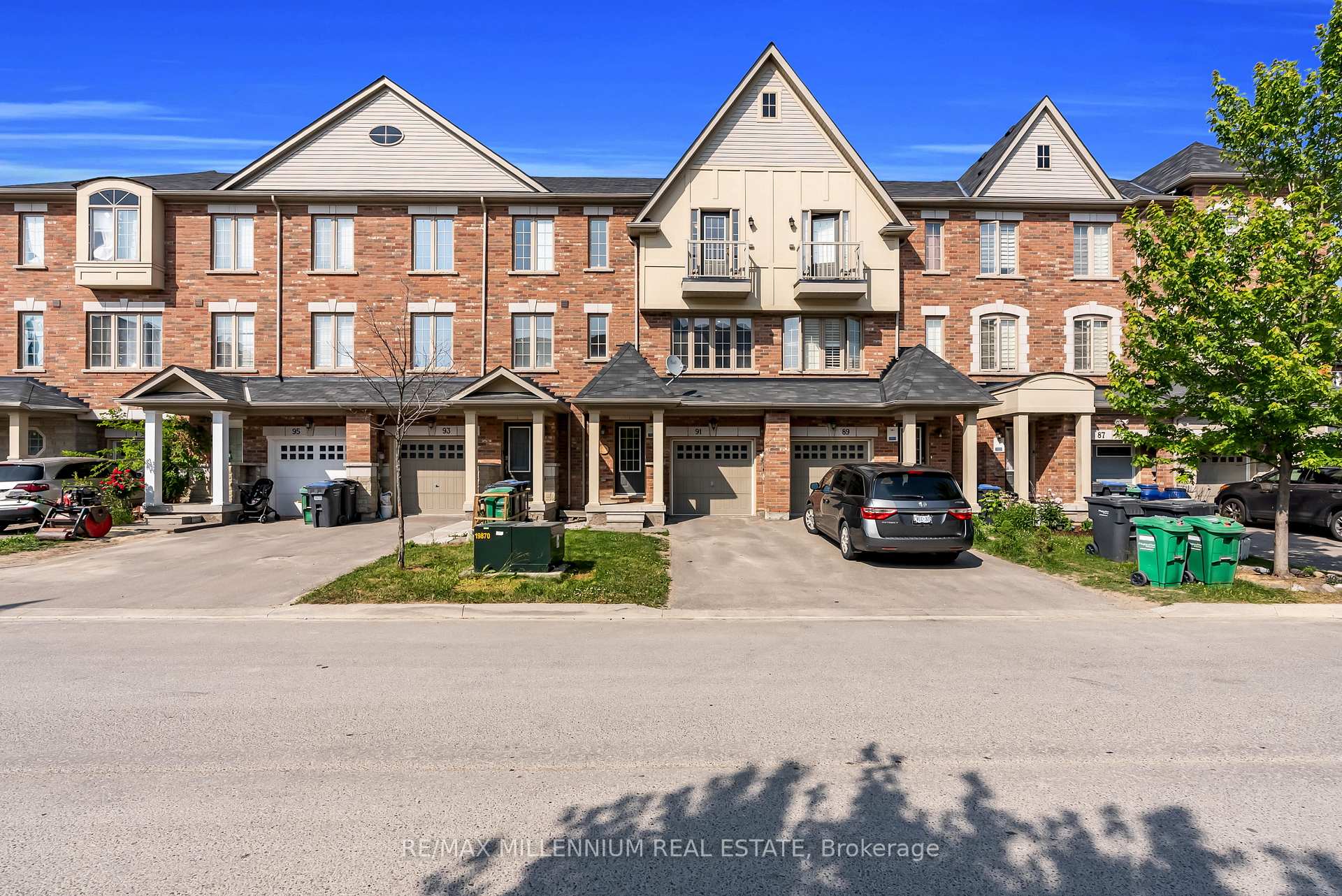 Photo 2 of 91 New Pines Trail, Brampton, Heart Lake East — HOMEH
