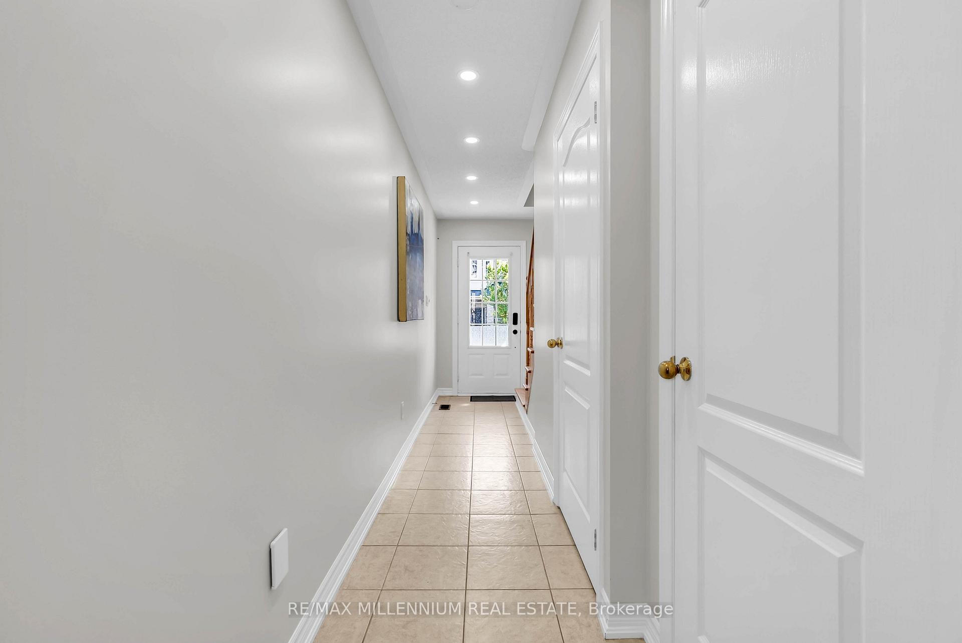 Photo 4 of 91 New Pines Trail, Brampton, Heart Lake East — HOMEH