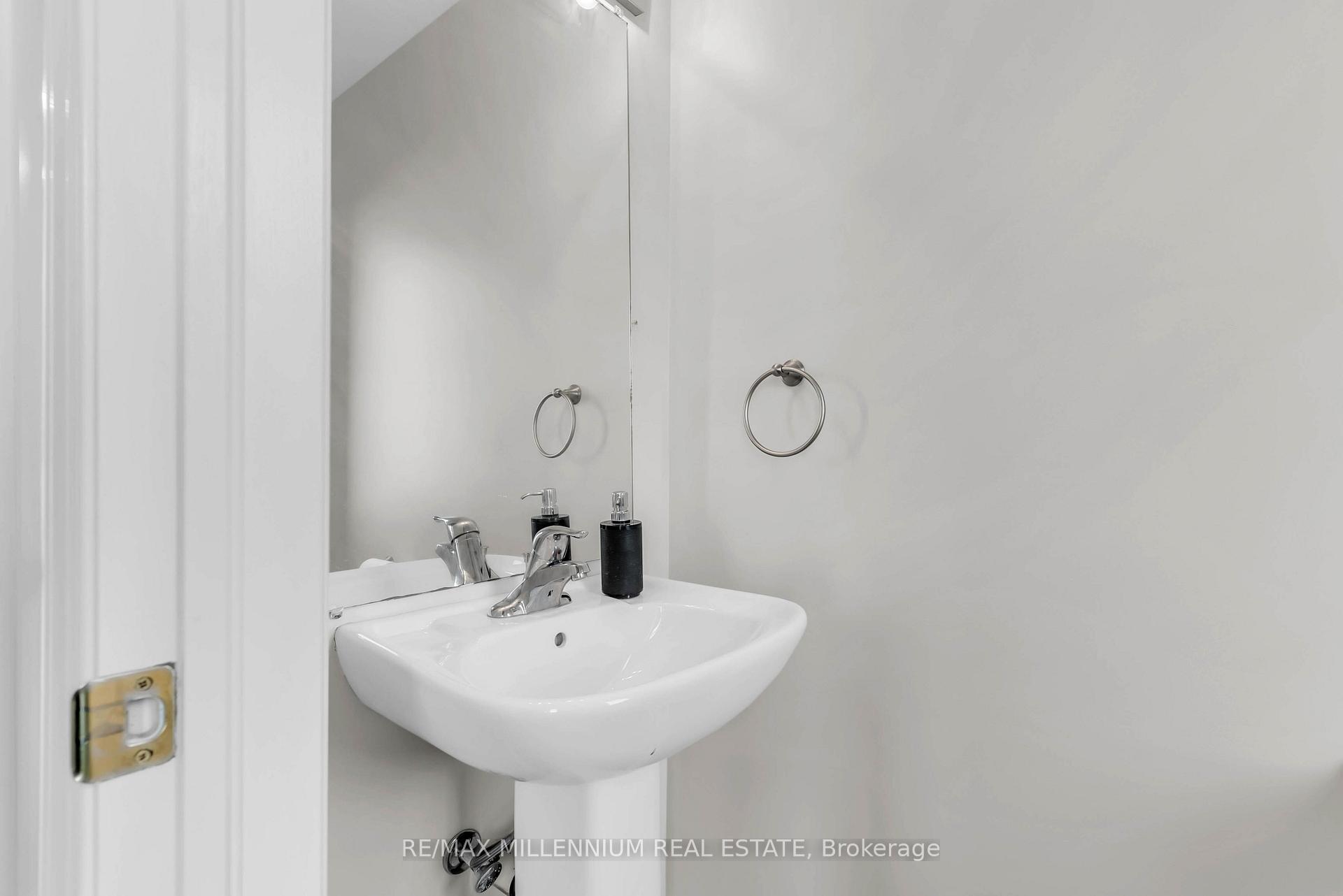 Photo 5 of 91 New Pines Trail, Brampton, Heart Lake East — HOMEH
