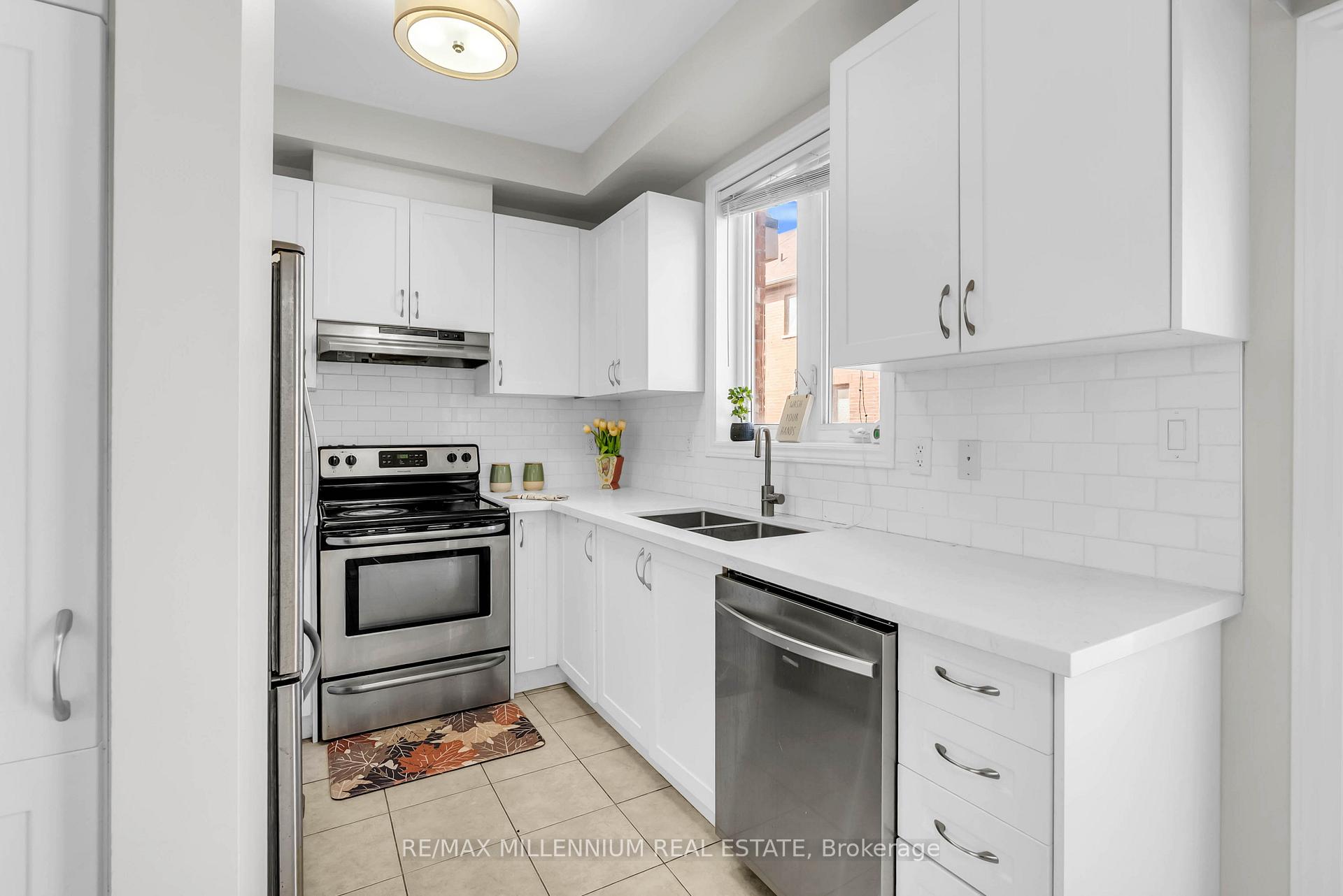 Photo 14 of 91 New Pines Trail, Brampton, Heart Lake East — HOMEH