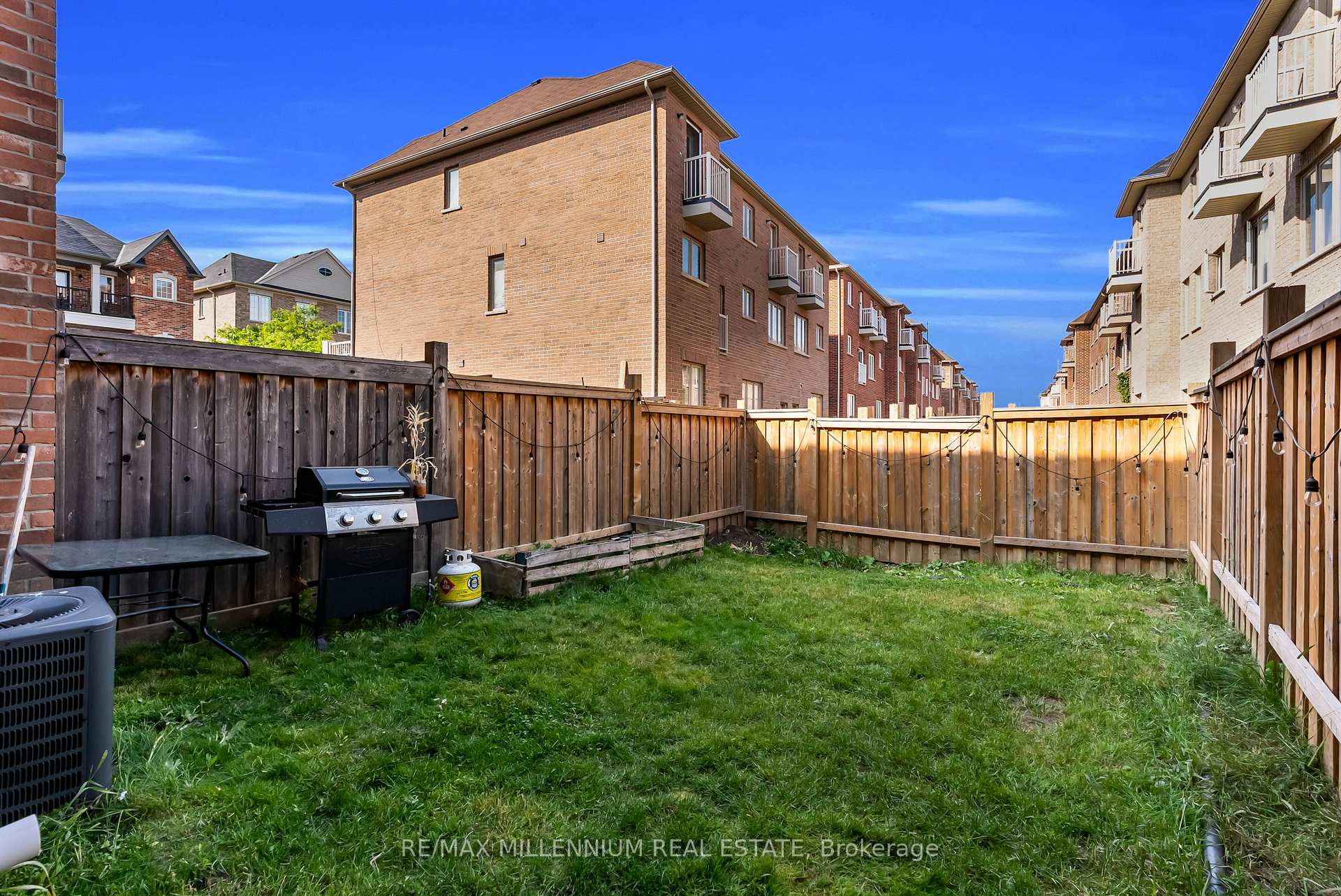 Photo 37 of 91 New Pines Trail, Brampton, Heart Lake East — HOMEH