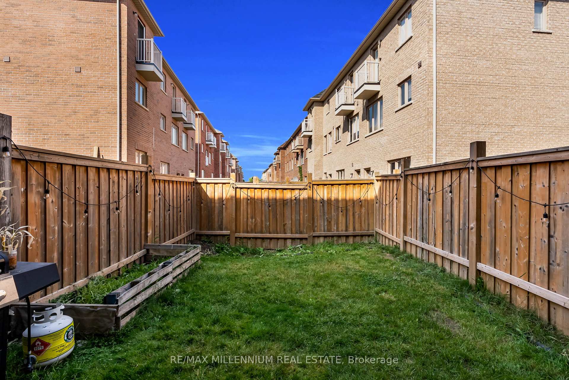 Photo 24 of 91 New Pines Trail, Brampton, Heart Lake East — HOMEH