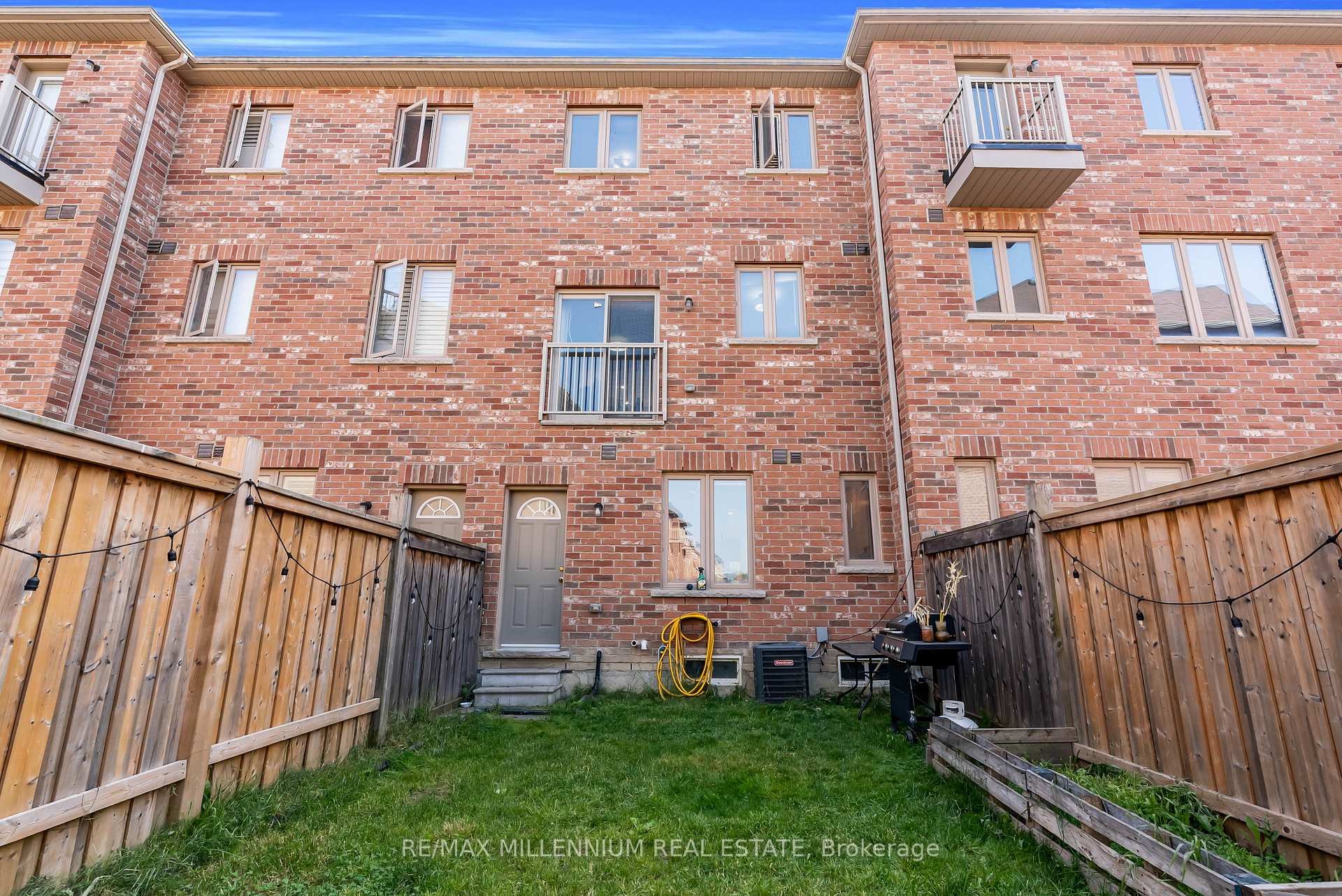 Photo 25 of 91 New Pines Trail, Brampton, Heart Lake East — HOMEH