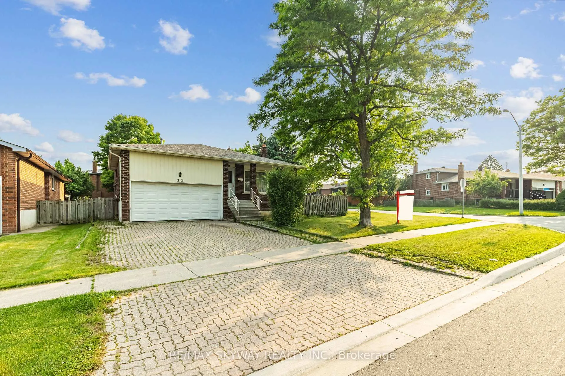 Photo 2 of 32 Maitland Street, Brampton, Central Park — HOMEH