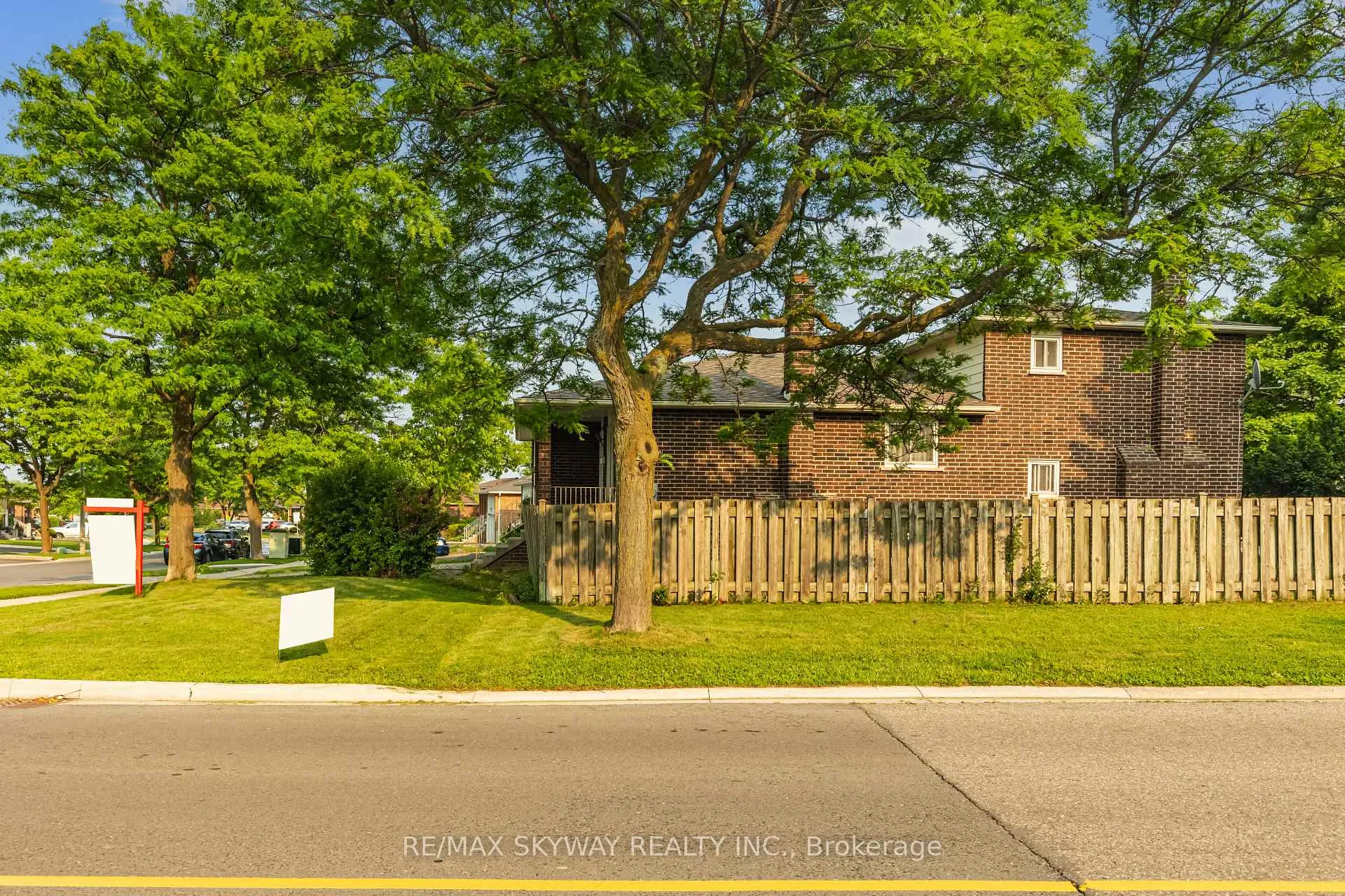 Photo 4 of 32 Maitland Street, Brampton, Central Park — HOMEH