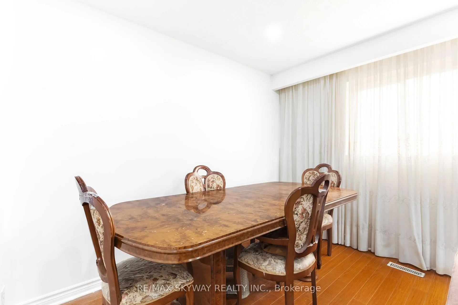 Photo 12 of 32 Maitland Street, Brampton, Central Park — HOMEH