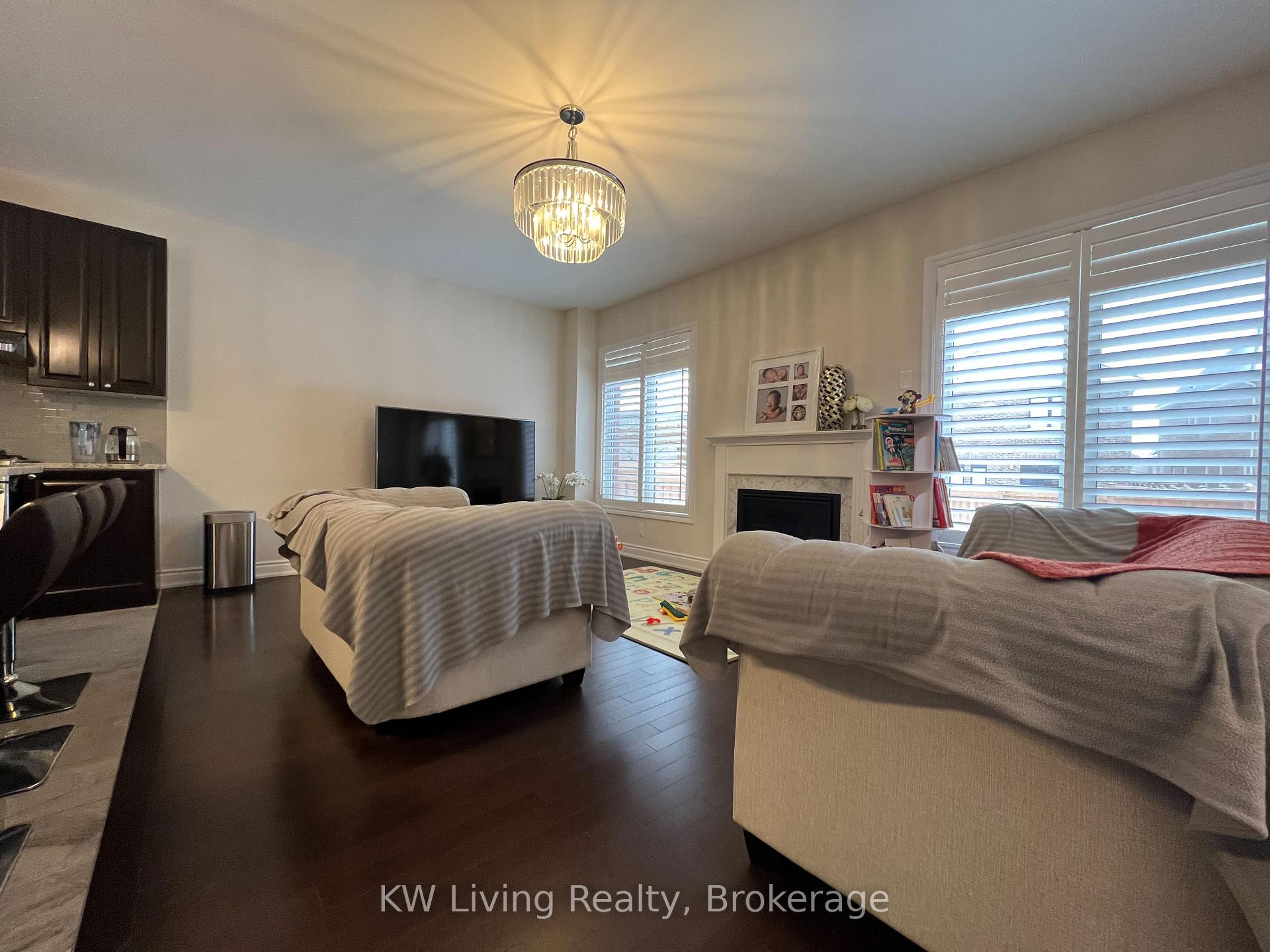 Photo 2 of 116 Elysian Fields Circle, Brampton, Bram West — HOMEH