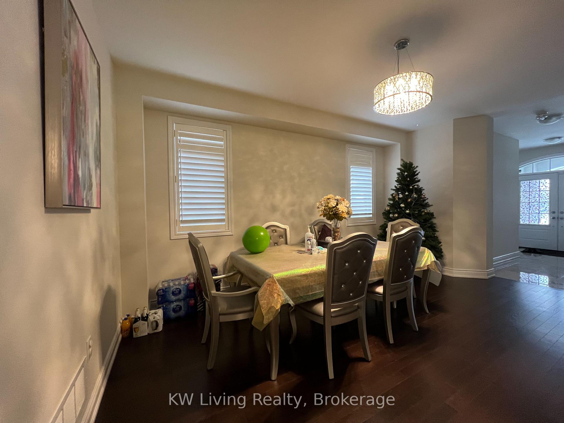 Photo 4 of 116 Elysian Fields Circle, Brampton, Bram West — HOMEH