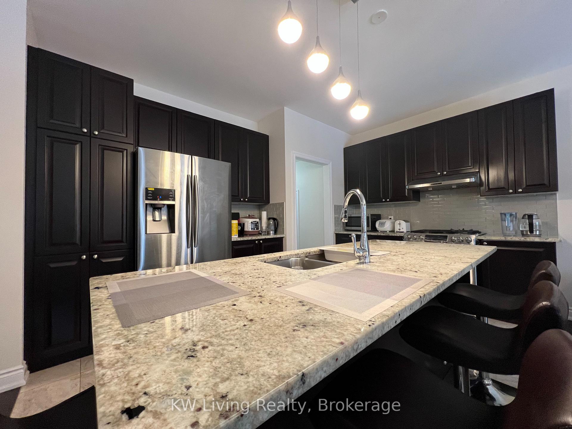 Photo 6 of 116 Elysian Fields Circle, Brampton, Bram West — HOMEH