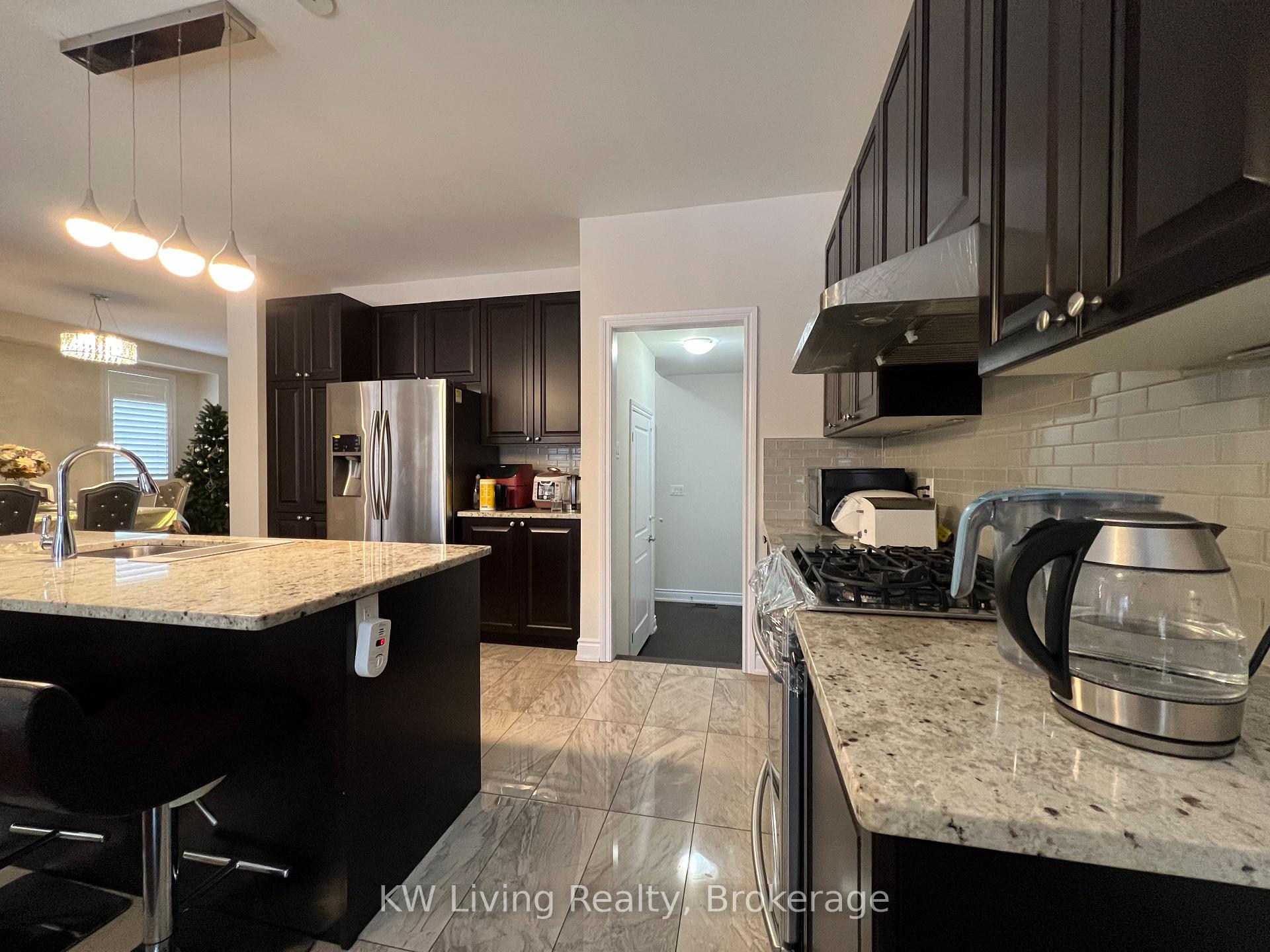 Photo 7 of 116 Elysian Fields Circle, Brampton, Bram West — HOMEH