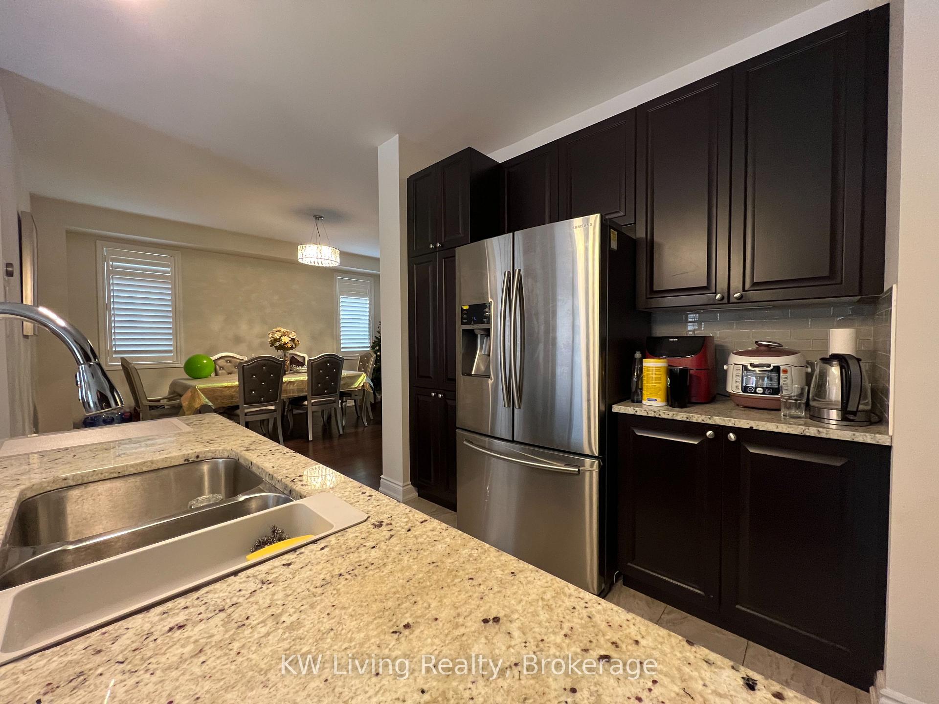 Photo 9 of 116 Elysian Fields Circle, Brampton, Bram West — HOMEH