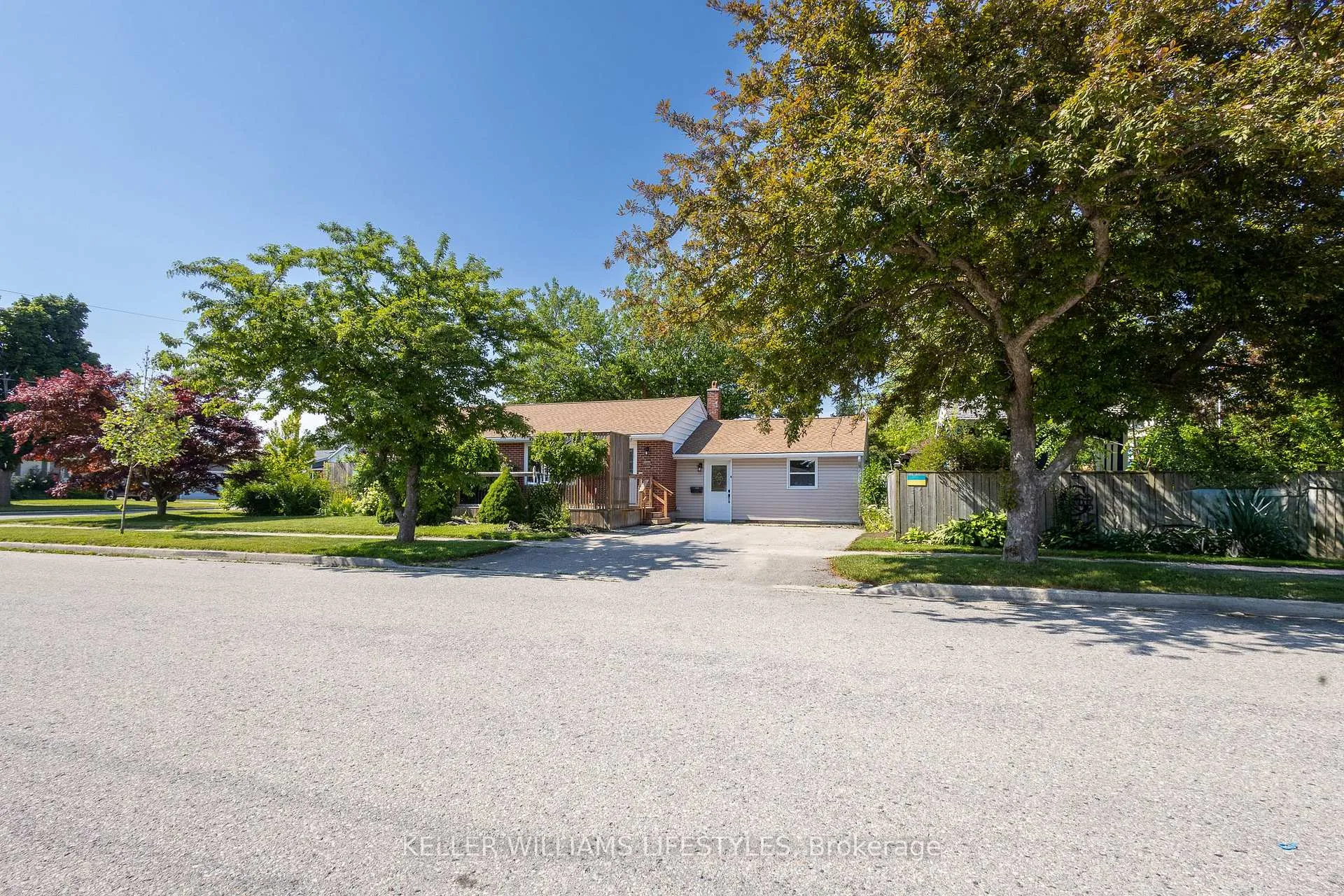 Photo 2 of 188 Cayley Street, Goderich, Goderich (Town) — HOMEH
