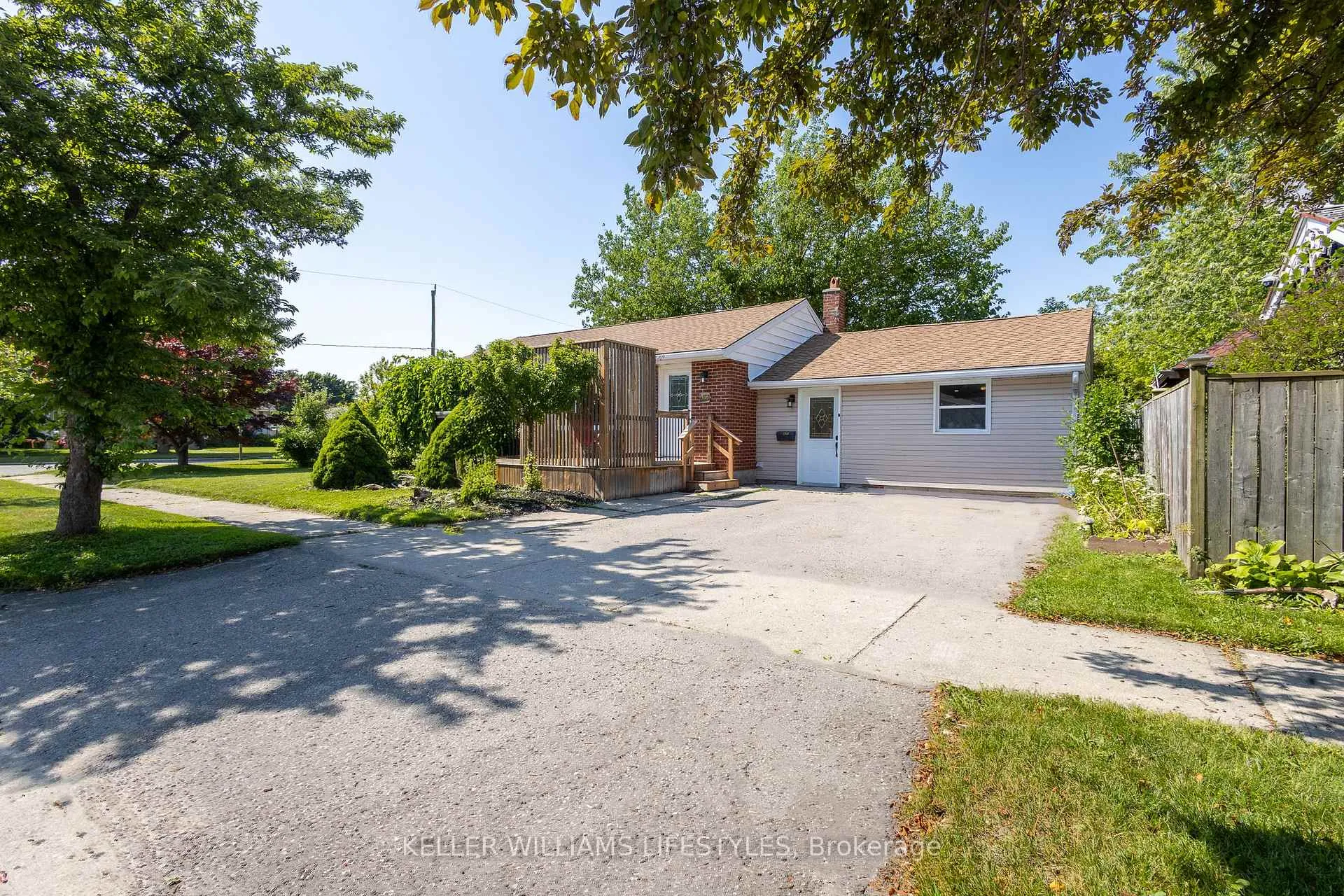 Photo 3 of 188 Cayley Street, Goderich, Goderich (Town) — HOMEH