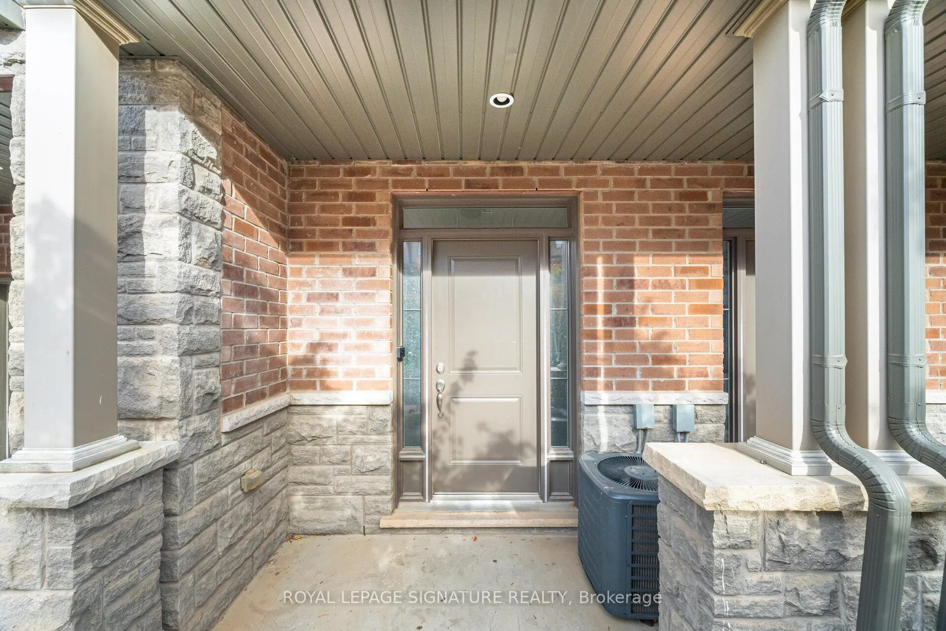 Photo 3 of 5 Ridgeside Lane, Hamilton, Waterdown — HOMEH