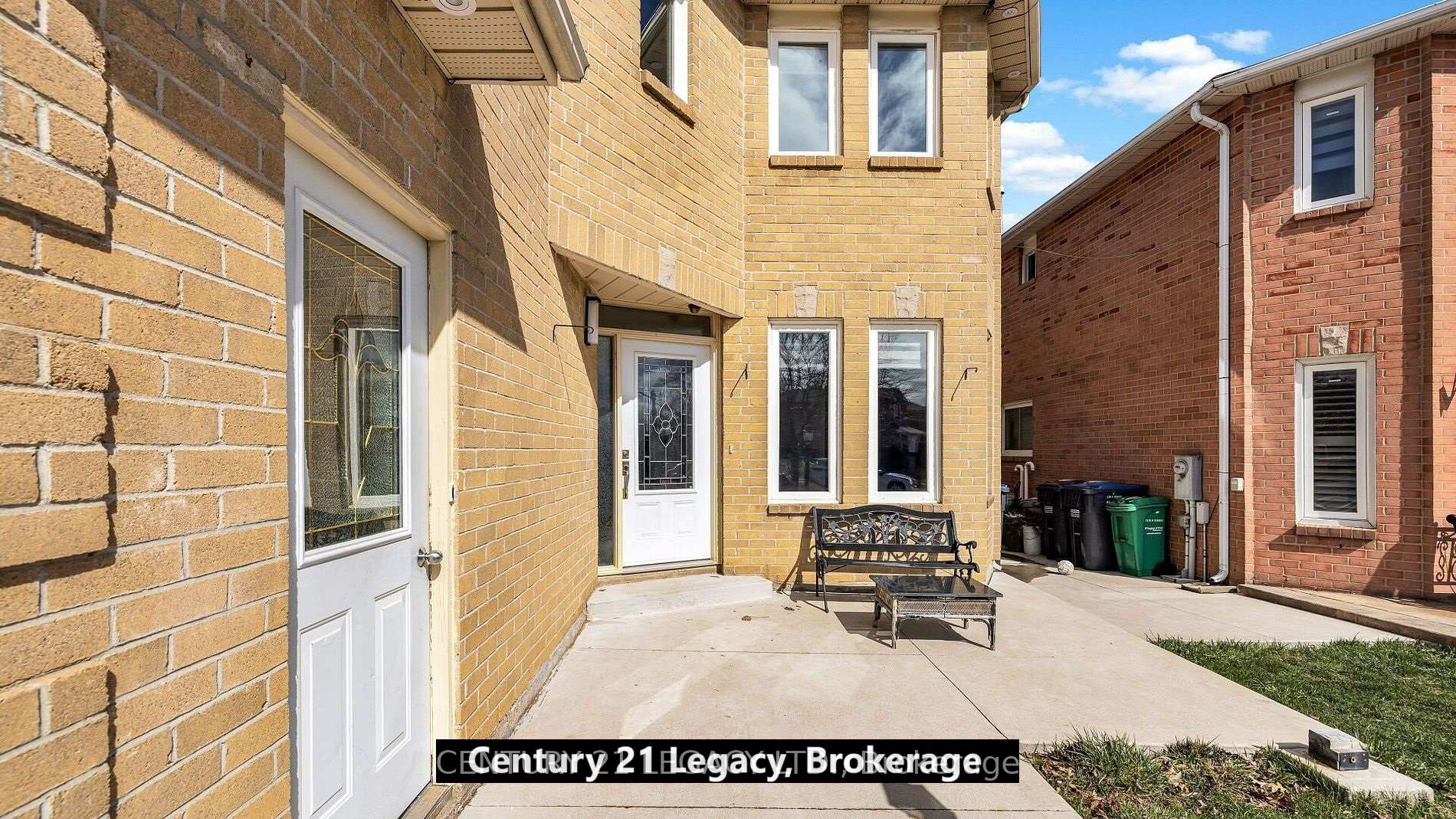 Photo 7 of 19 Kirk Drive, Brampton, Northwood Park — HOMEH