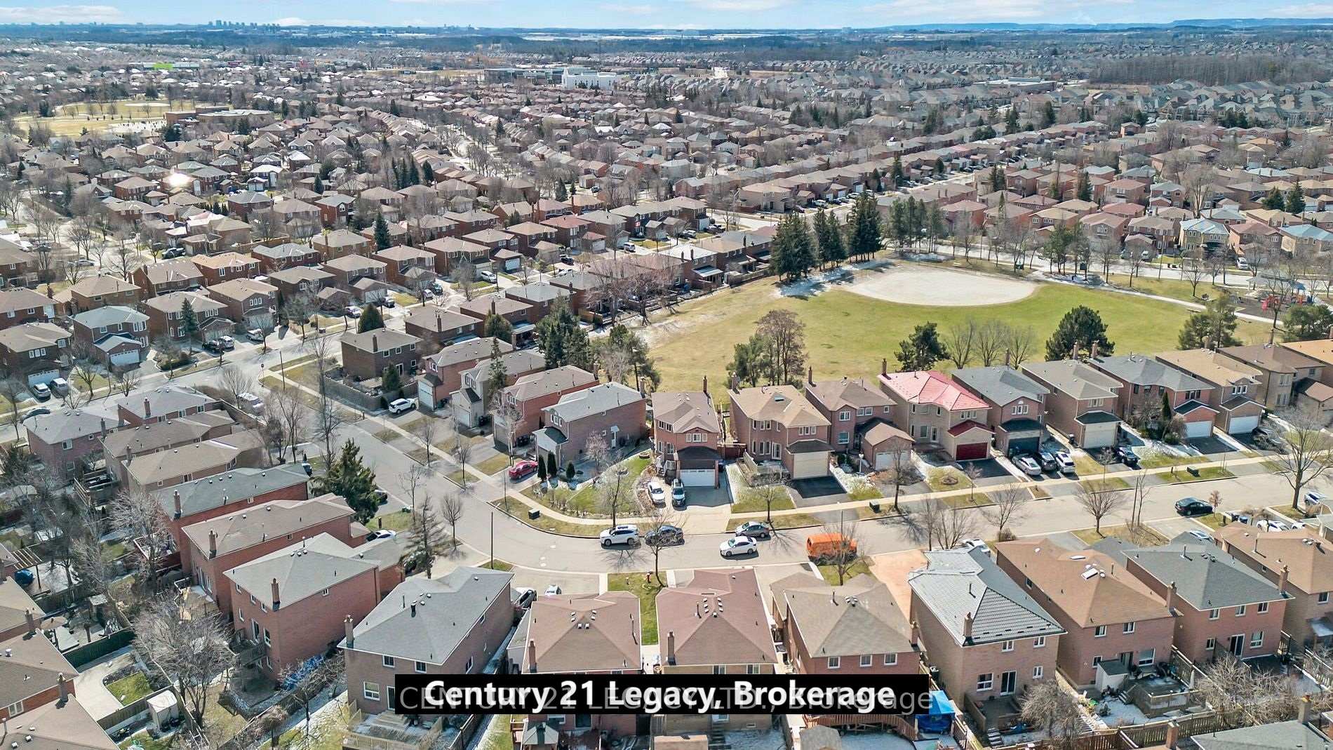 Photo 20 of 19 Kirk Drive, Brampton, Northwood Park — HOMEH