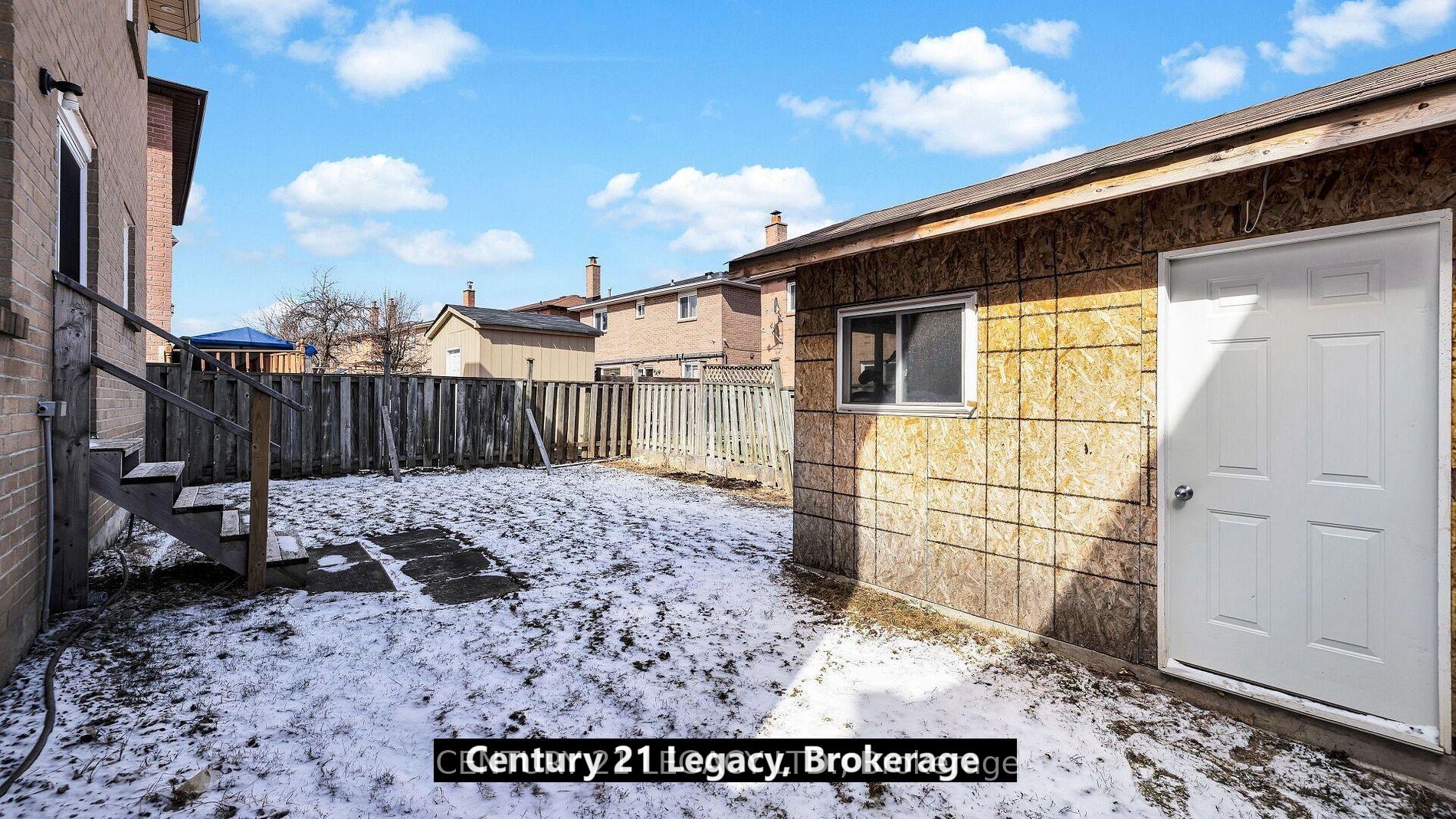Photo 11 of 19 Kirk Drive, Brampton, Northwood Park — HOMEH