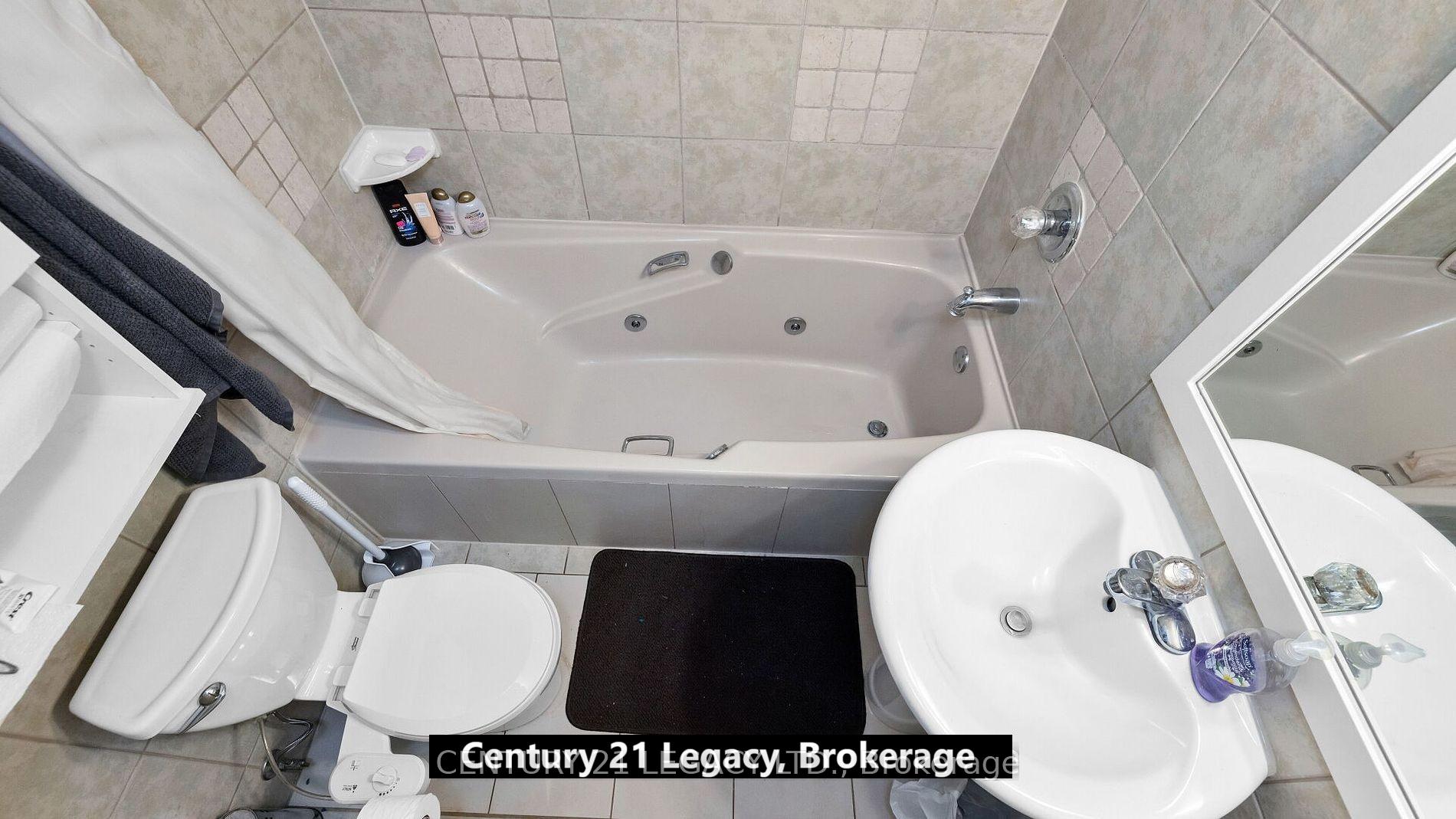 Photo 16 of 19 Kirk Drive, Brampton, Northwood Park — HOMEH