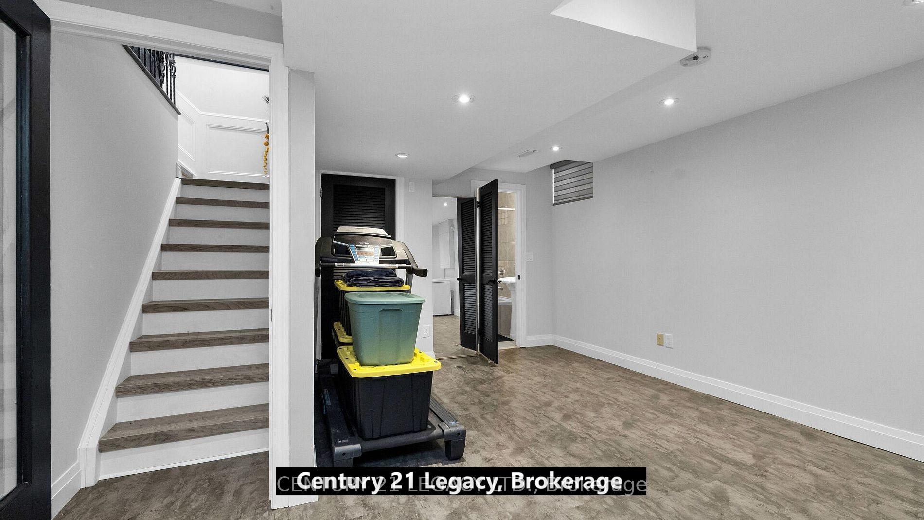 Photo 3 of 19 Kirk Drive, Brampton, Northwood Park — HOMEH