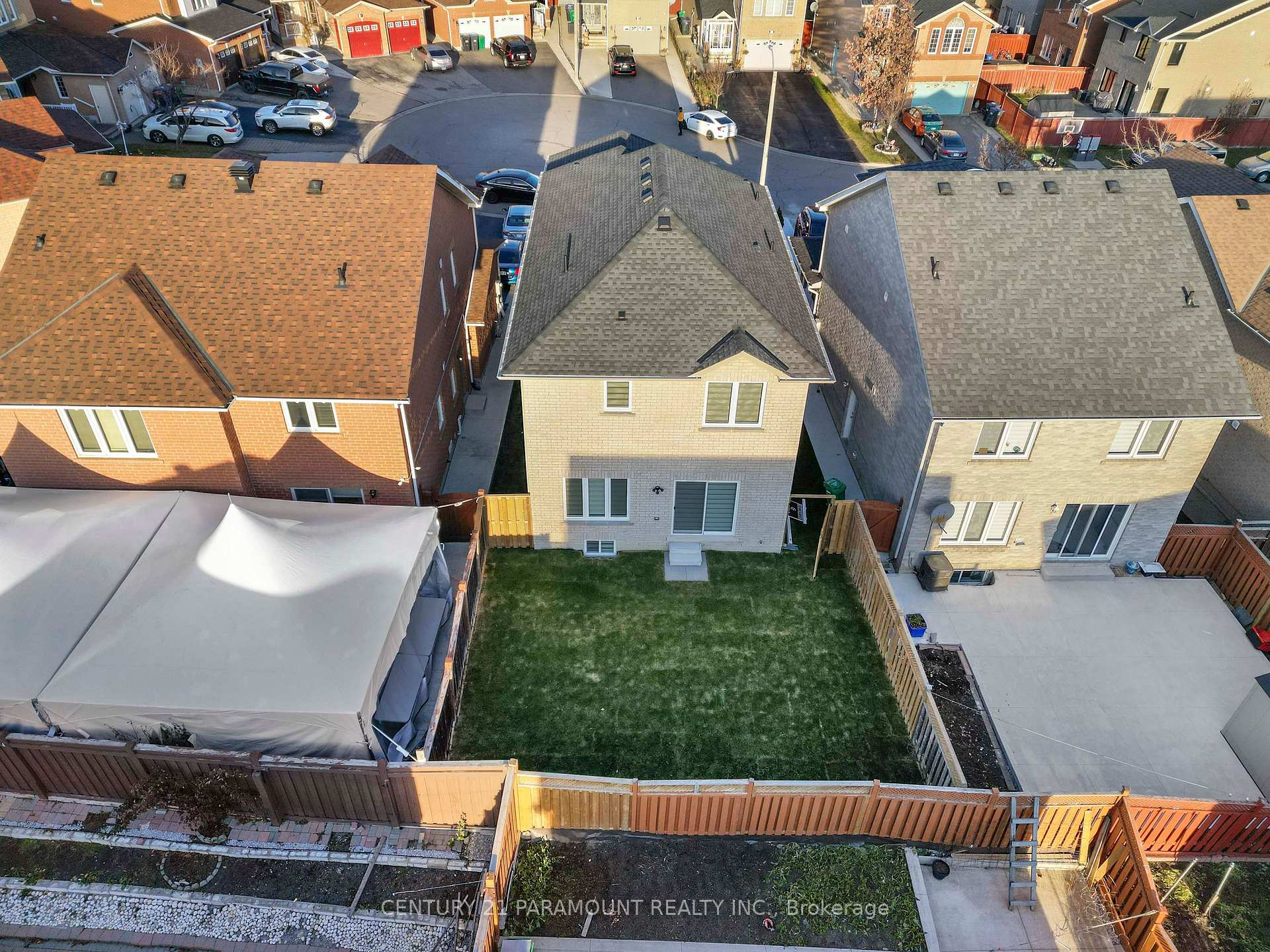 Photo 14 of 12 Hefferon Court, Brampton, Fletcher's Creek South — HOMEH
